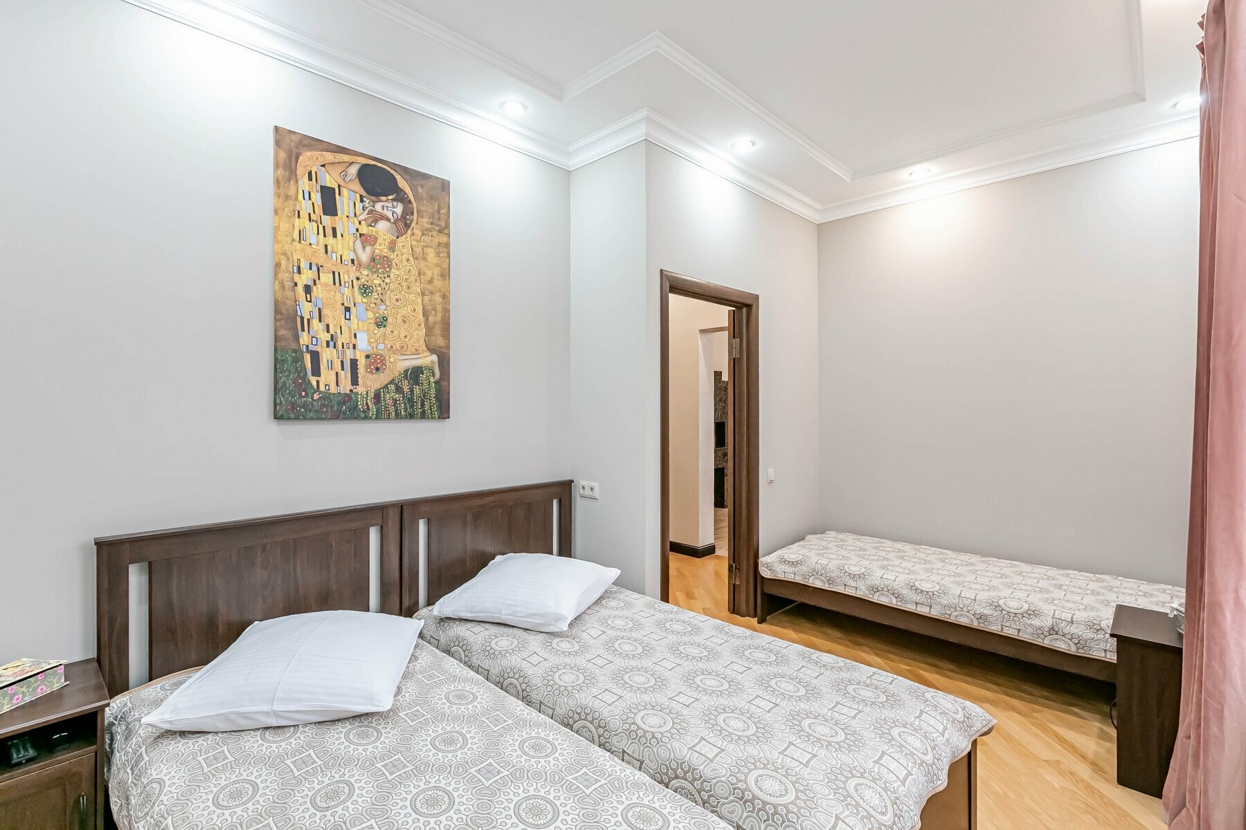 Дом с бассейном и  баней