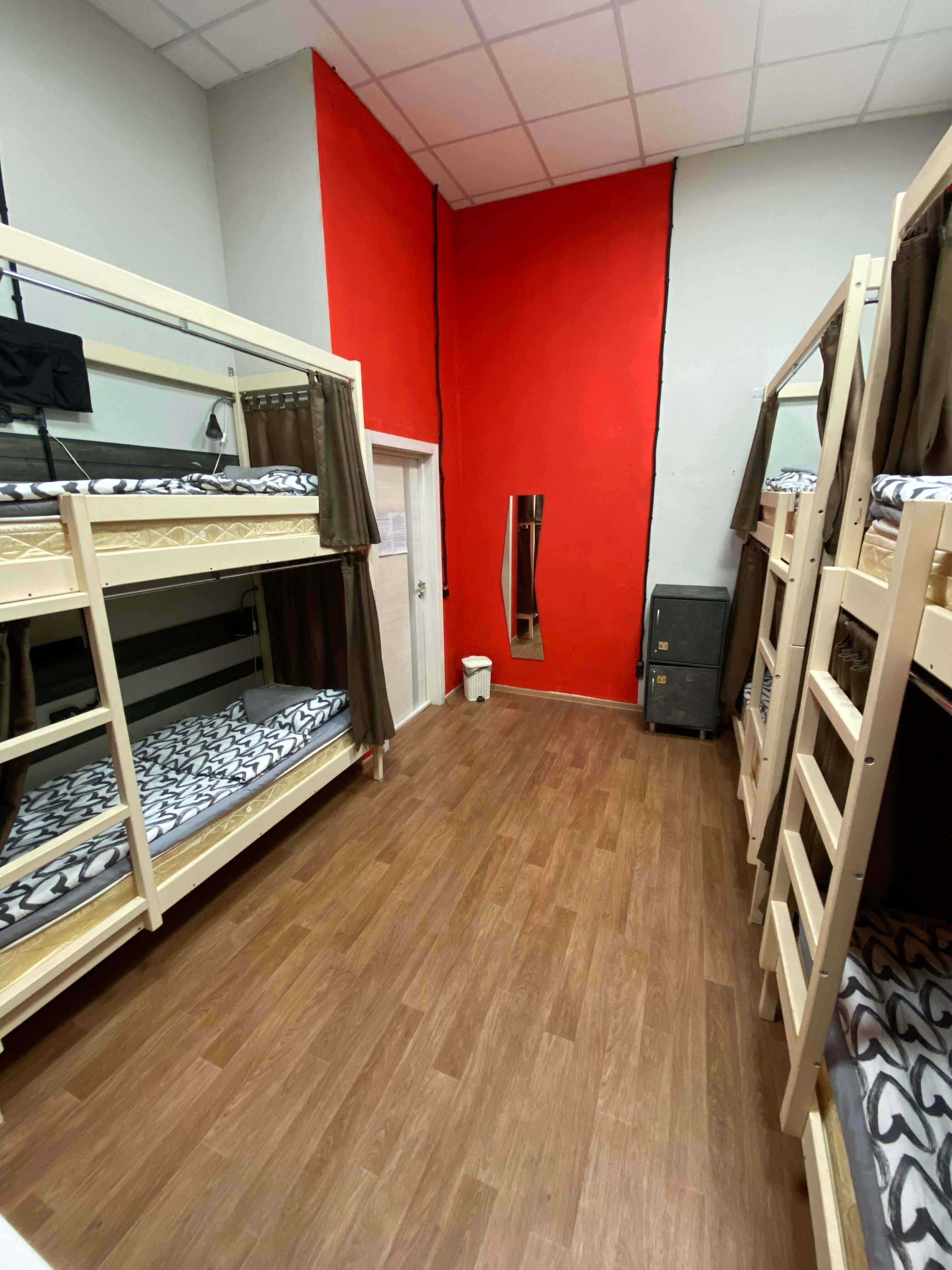 Общий 6-местный номер для мужчин и женщин