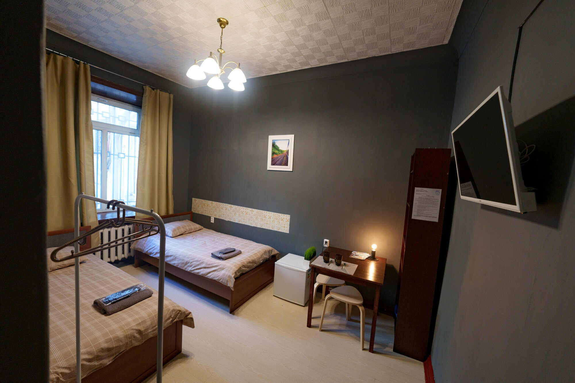 Двухместный номер с 2 отдельными кроватями и общей ванной комнатой