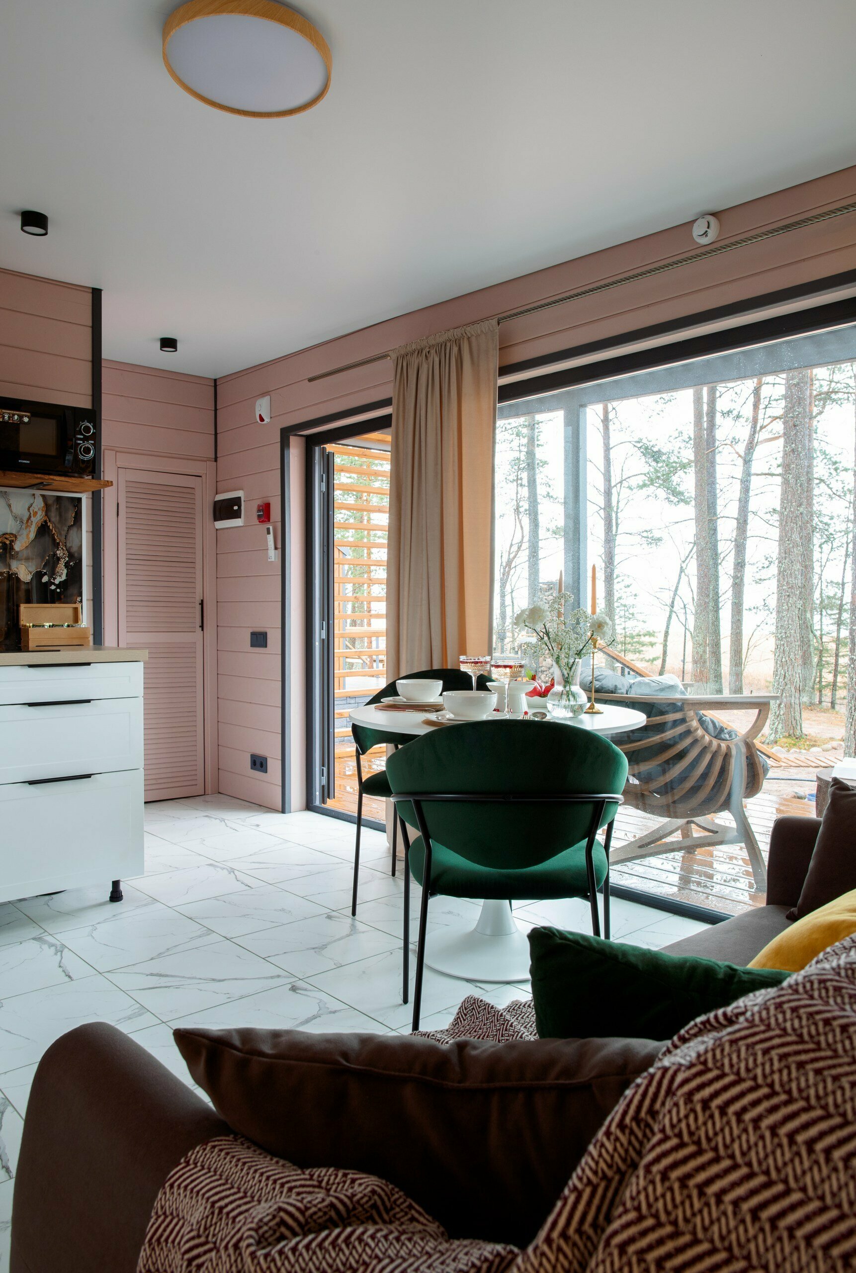 Номер-студия с диваном-кроватью