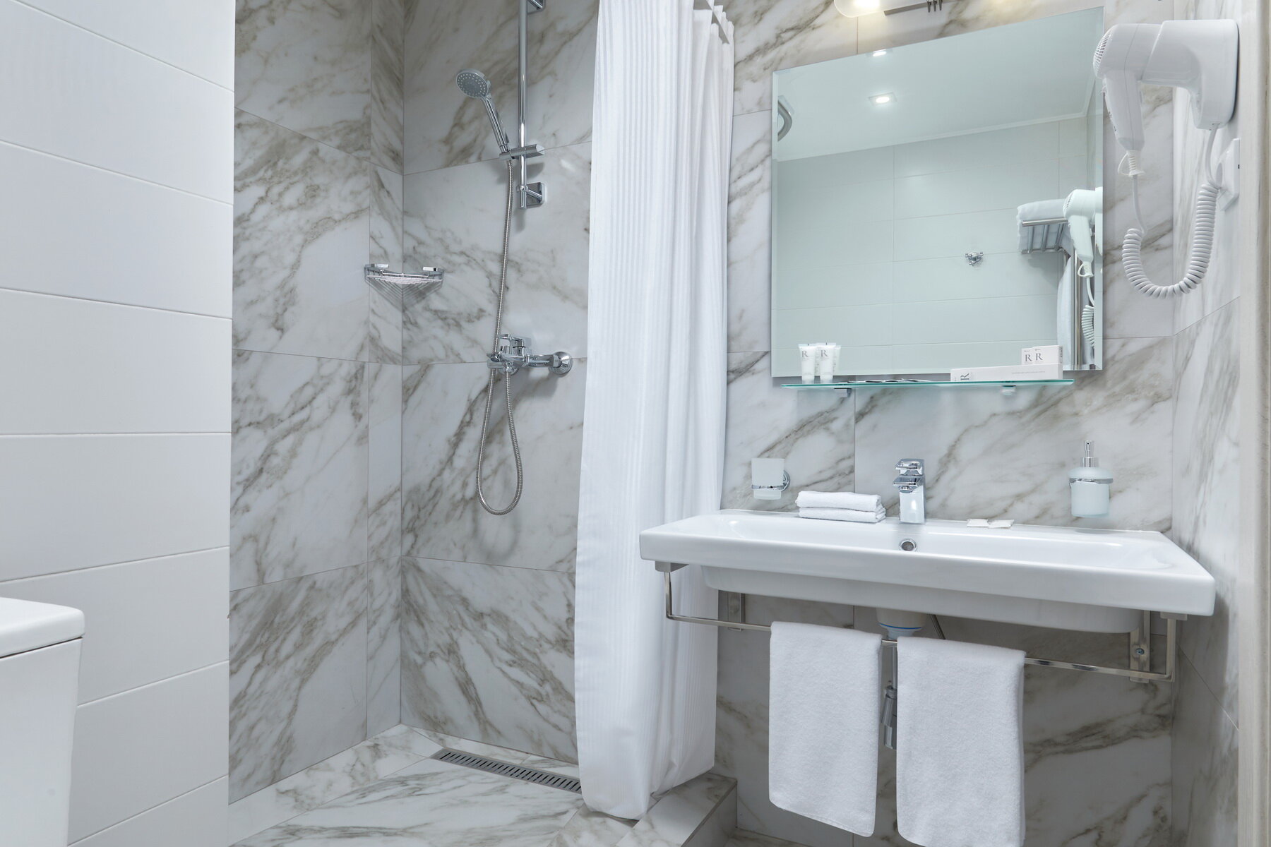 Двухместный номер с 2 отдельными кроватями и балконом