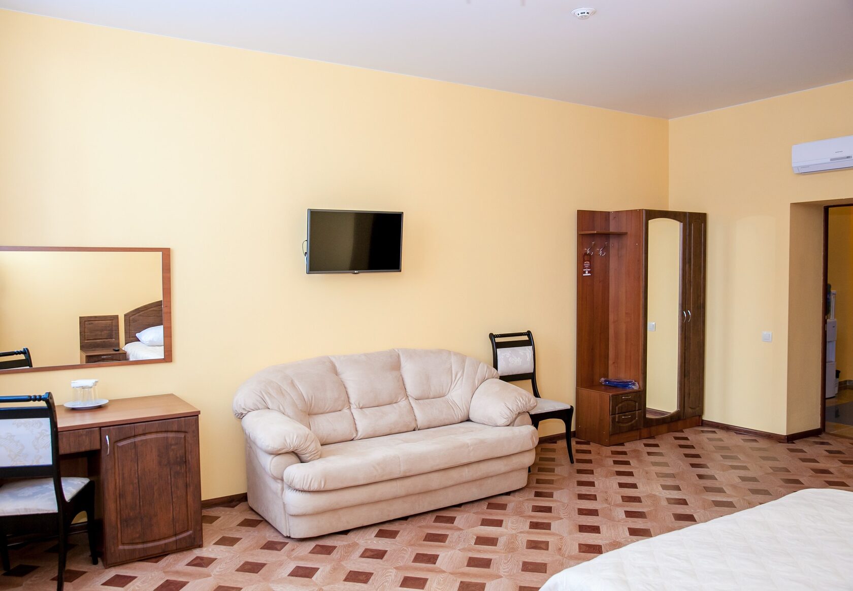 Cемейный номер с собственной ванной комнатой