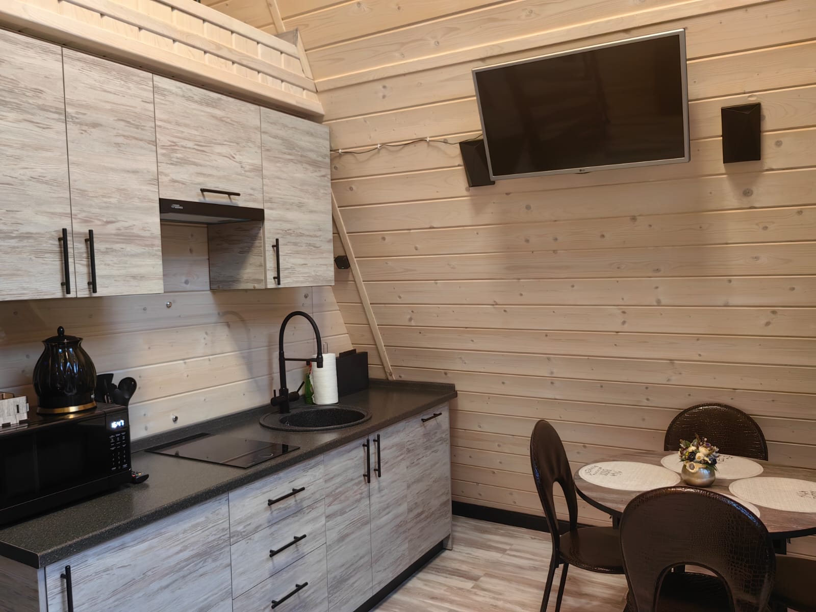 Коттедж с видом на лес