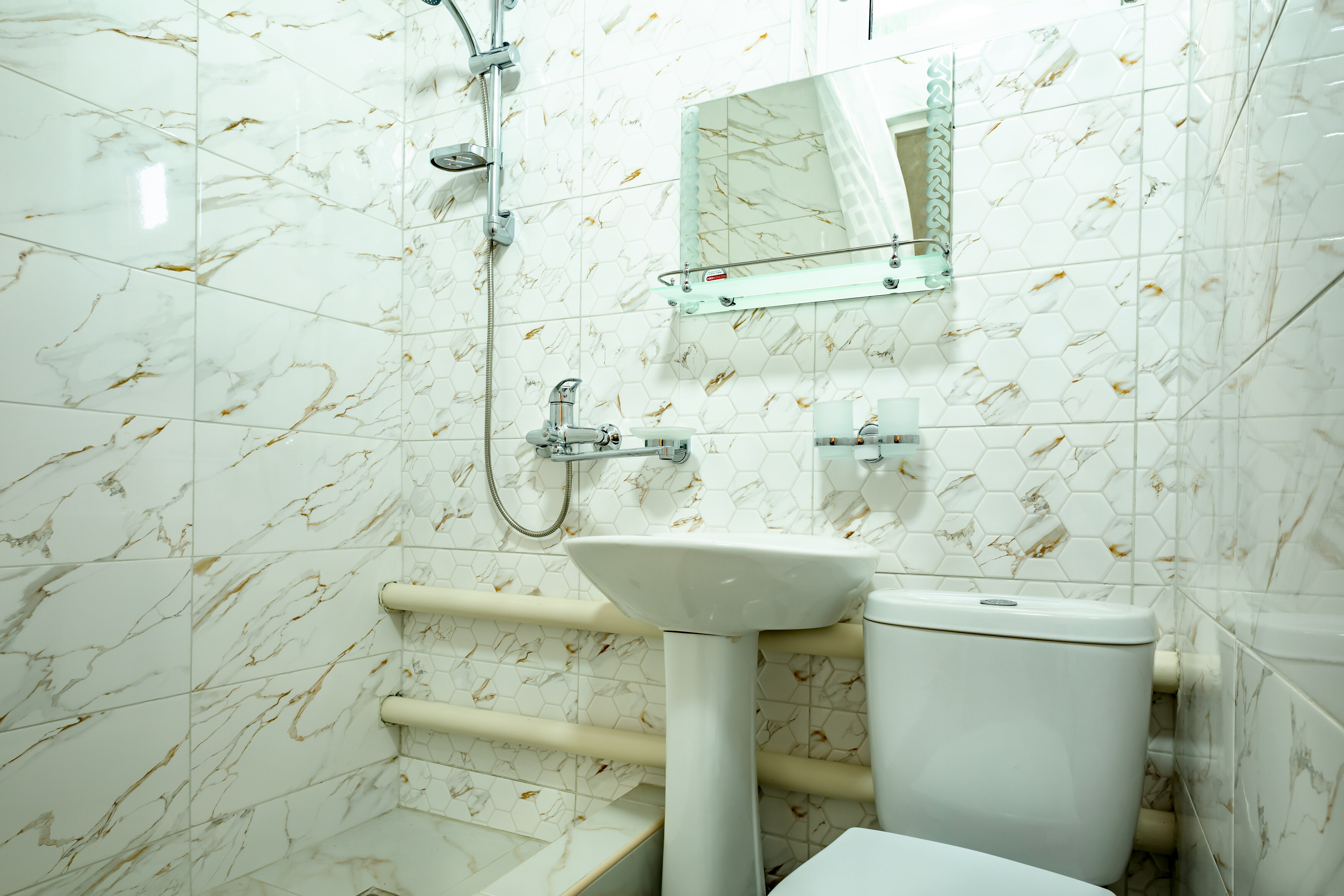 Трехместный номер «Комфорт» с душем