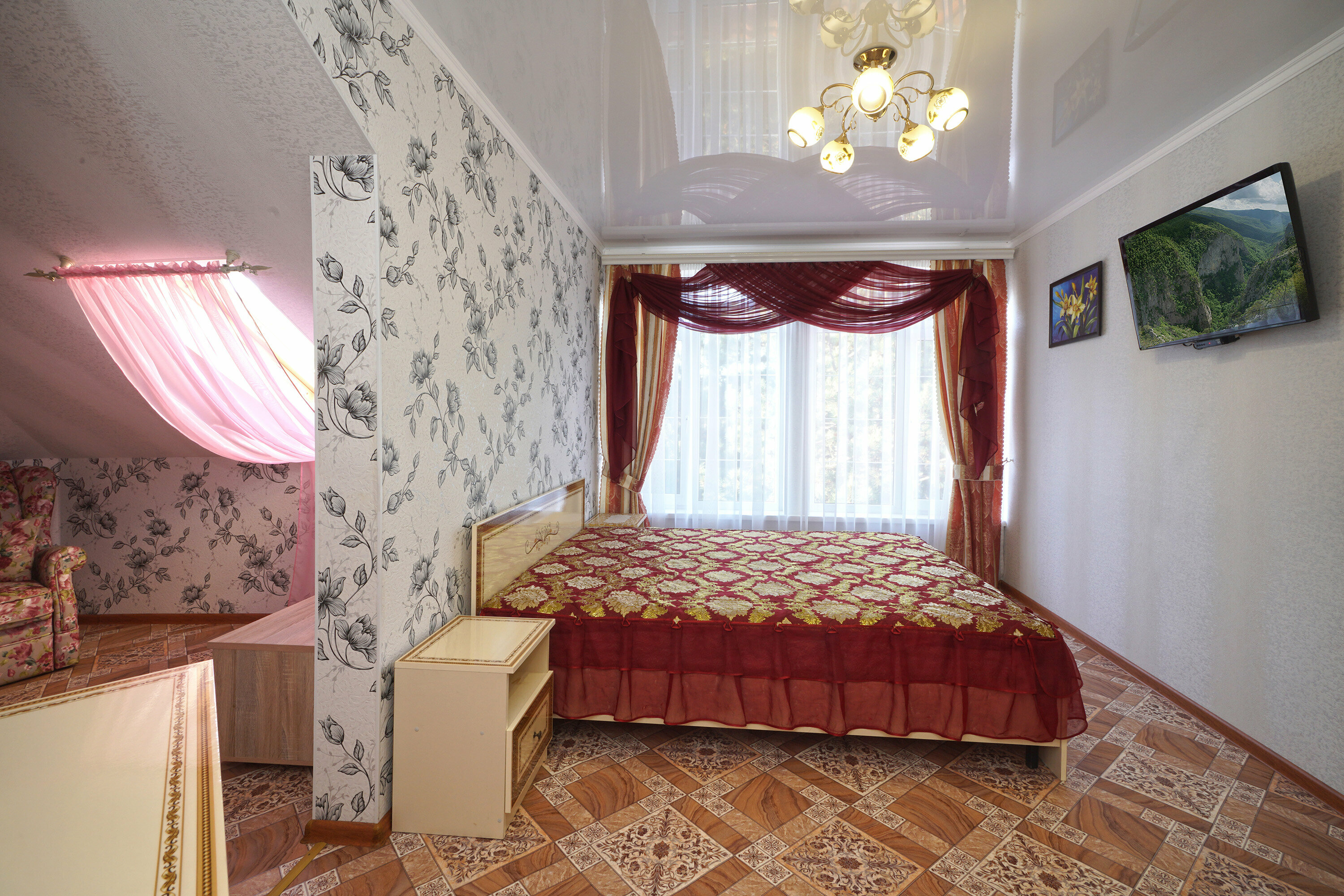 Трехместный номер с окном