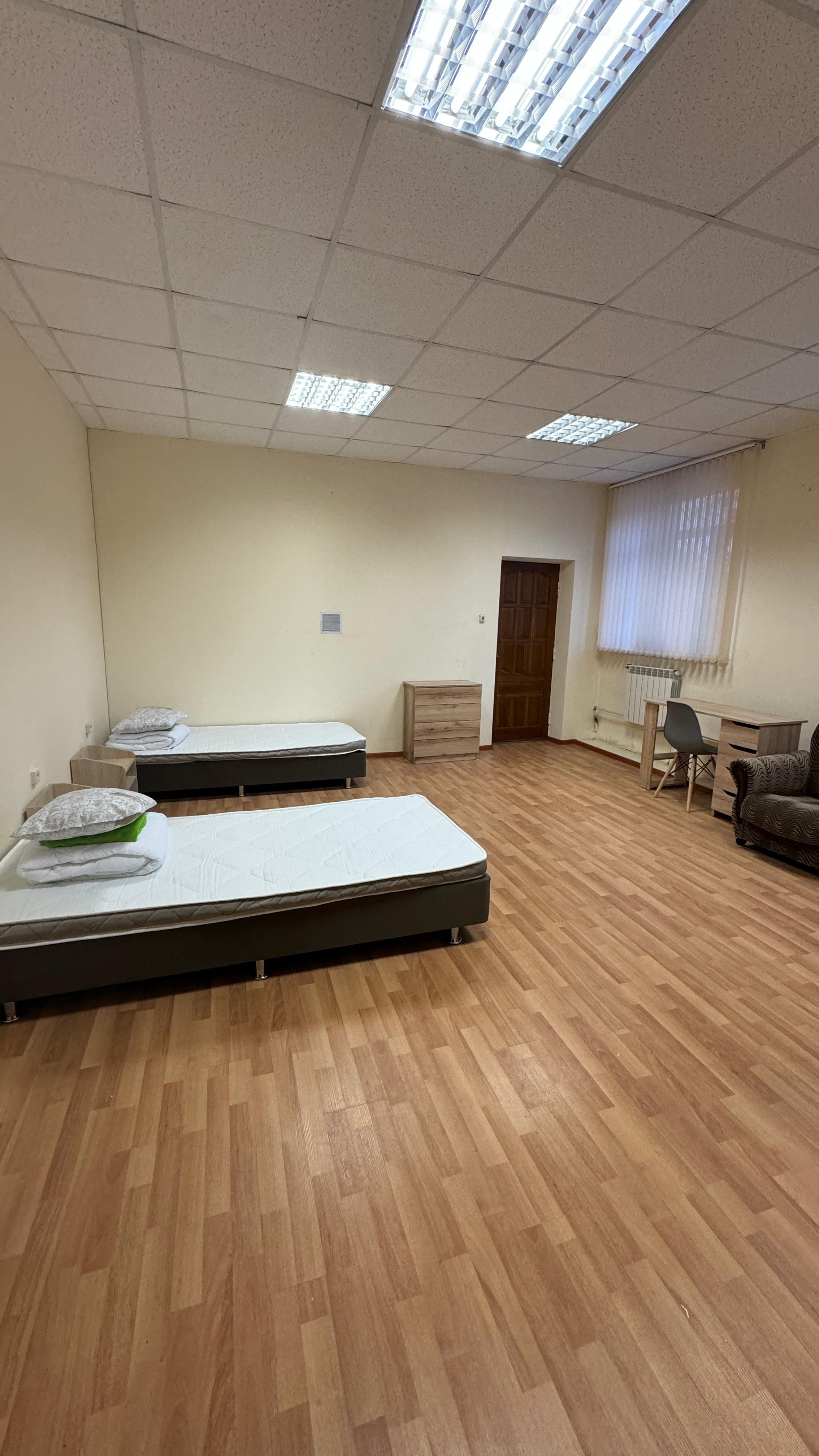 Двухместный номер с 2 отдельными кроватями и общей ванной комнатой