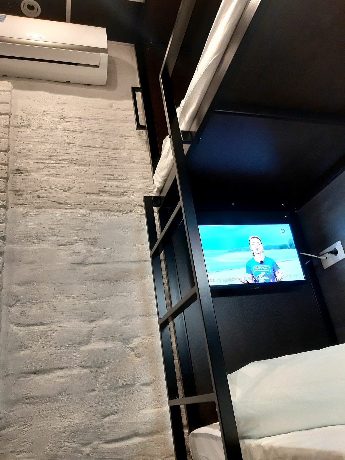 Двухместный номер с 2 отдельными кроватями и общей ванной комнатой