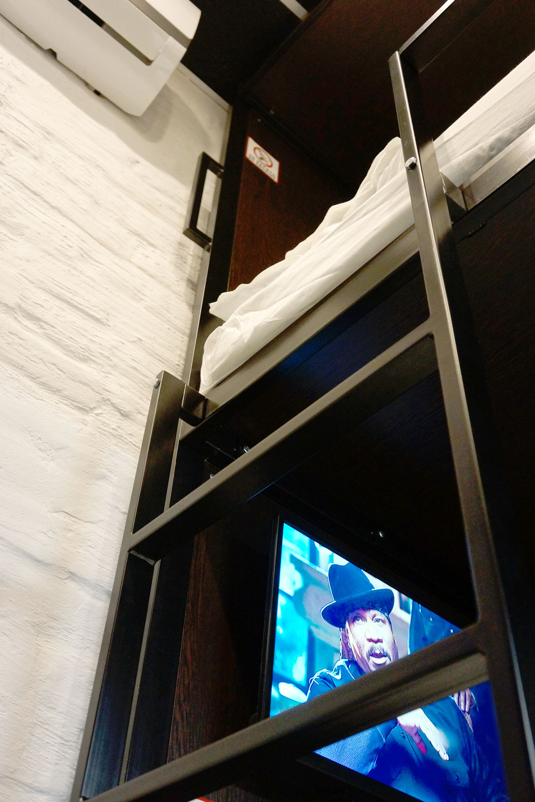 Двухместный номер с 2 отдельными кроватями и общей ванной комнатой