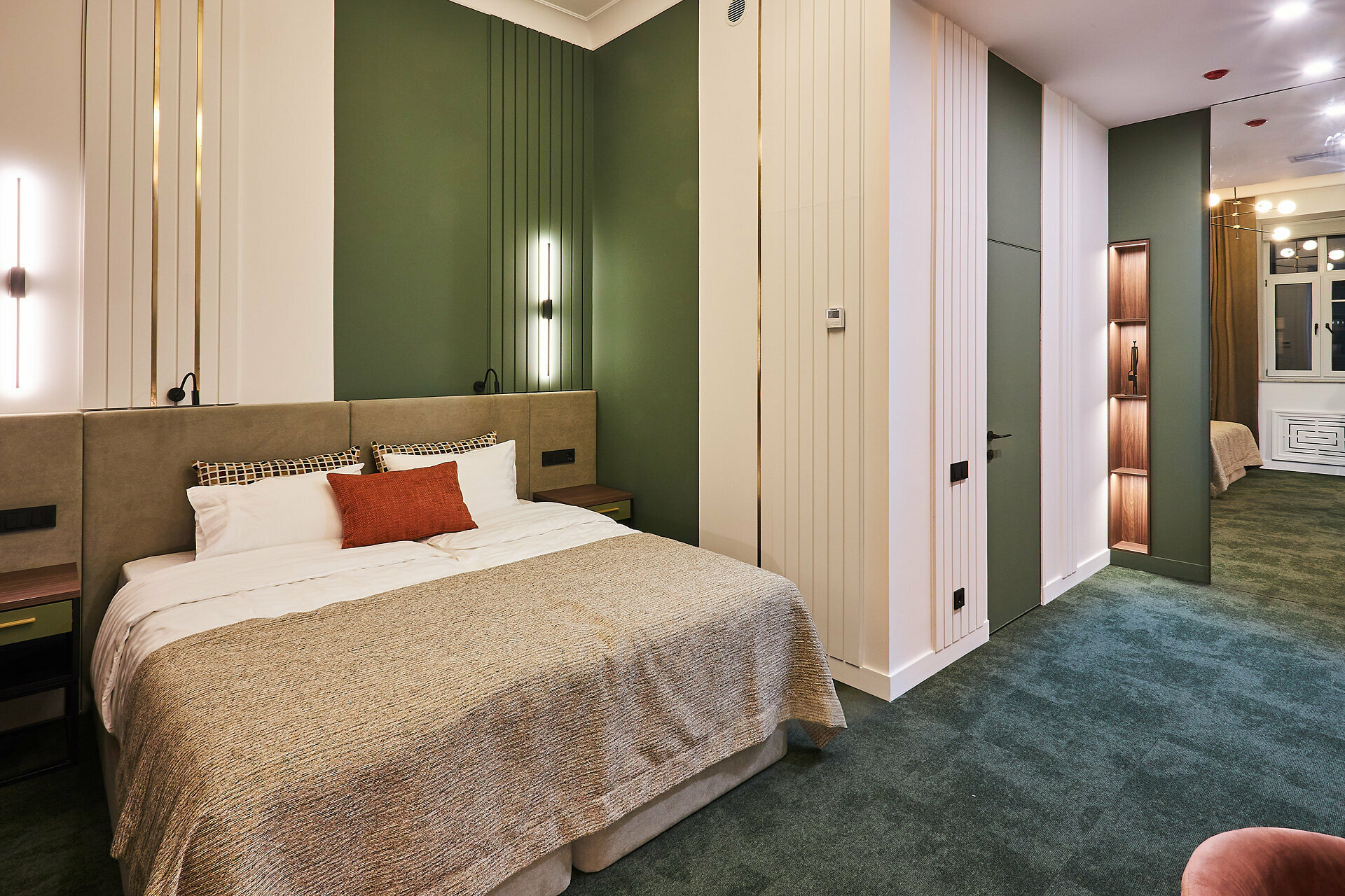 Улучшенный номер с кроватью размера «king-size»