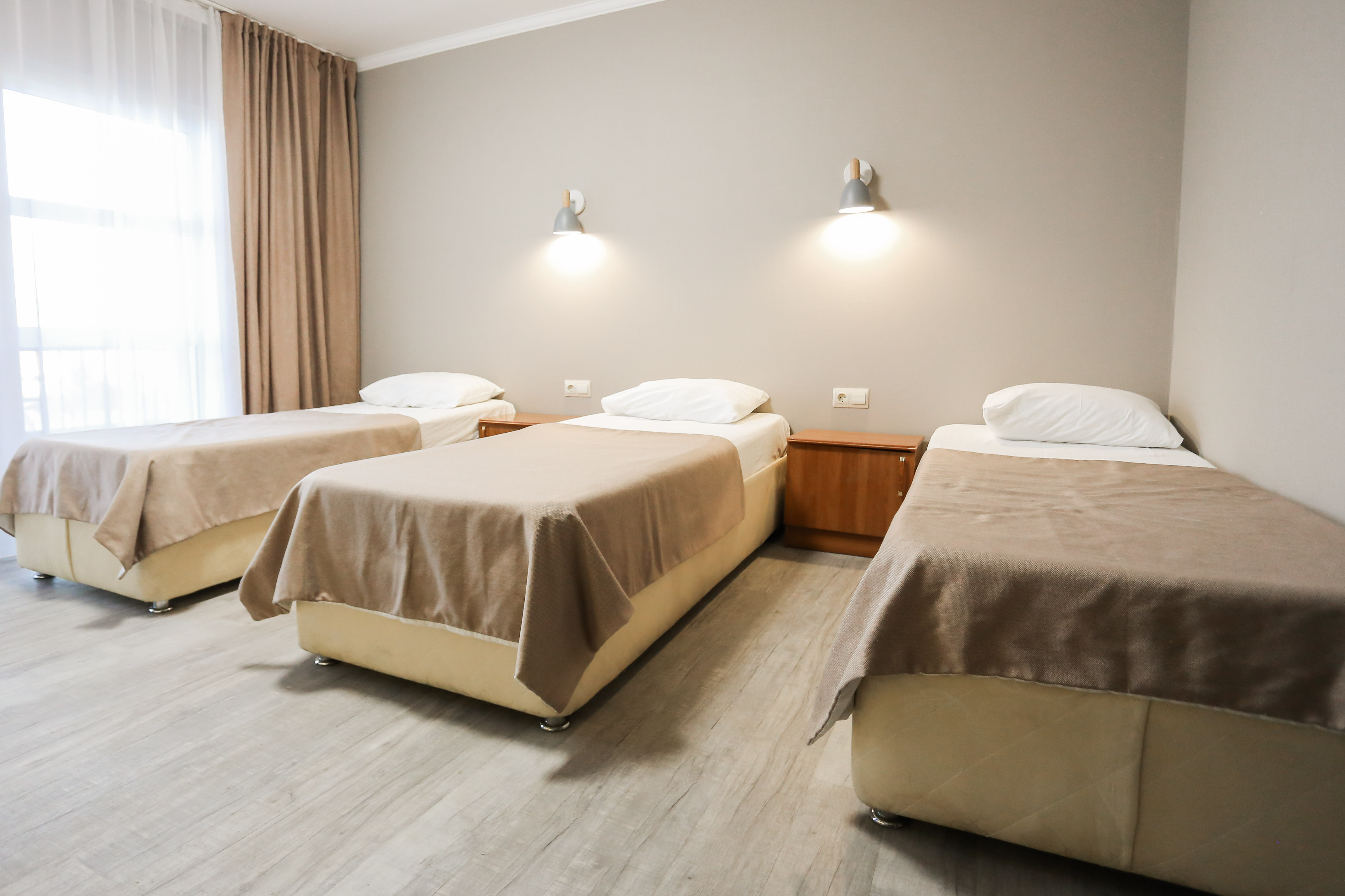 Трехместный номер с балконом