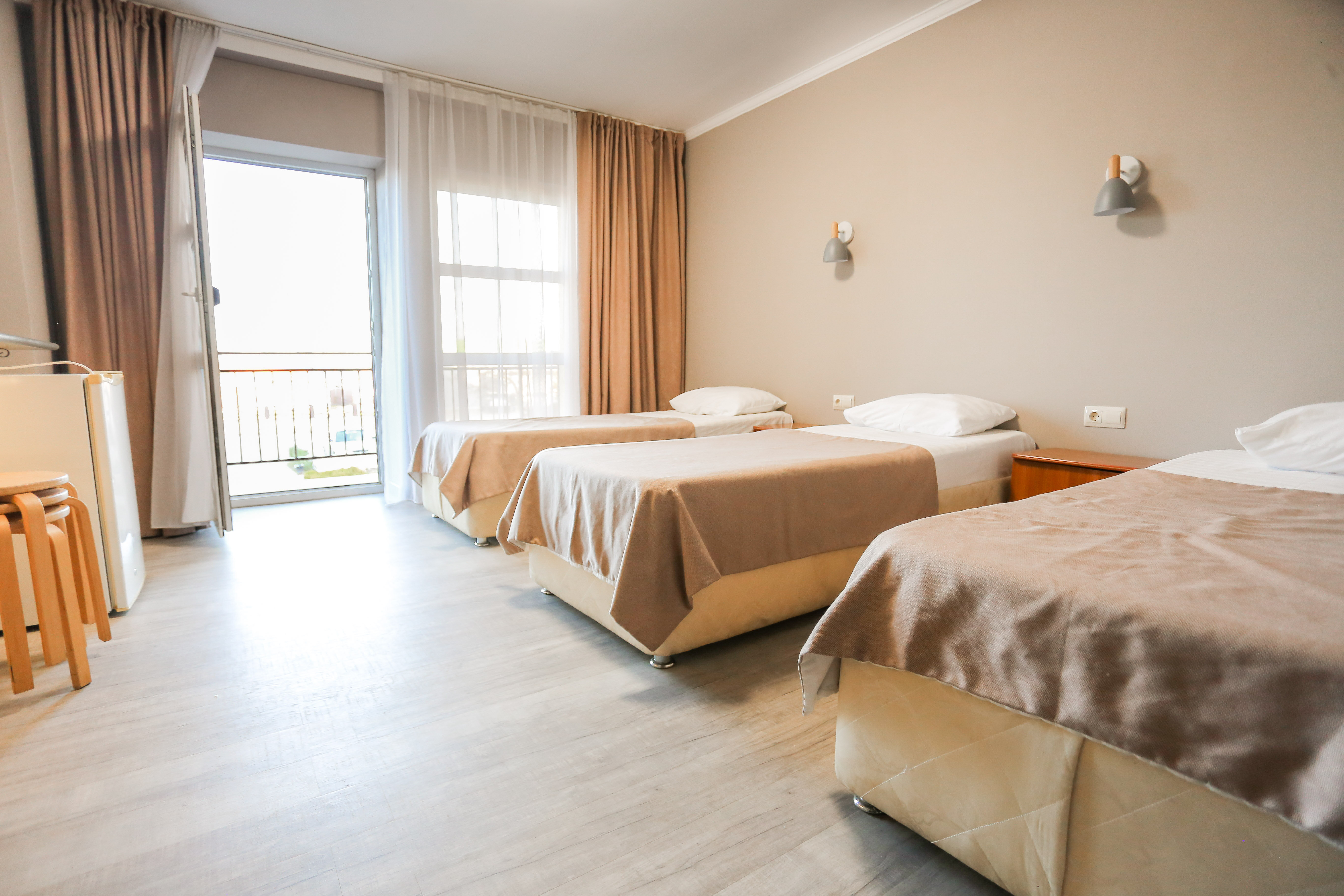 Трехместный номер с балконом