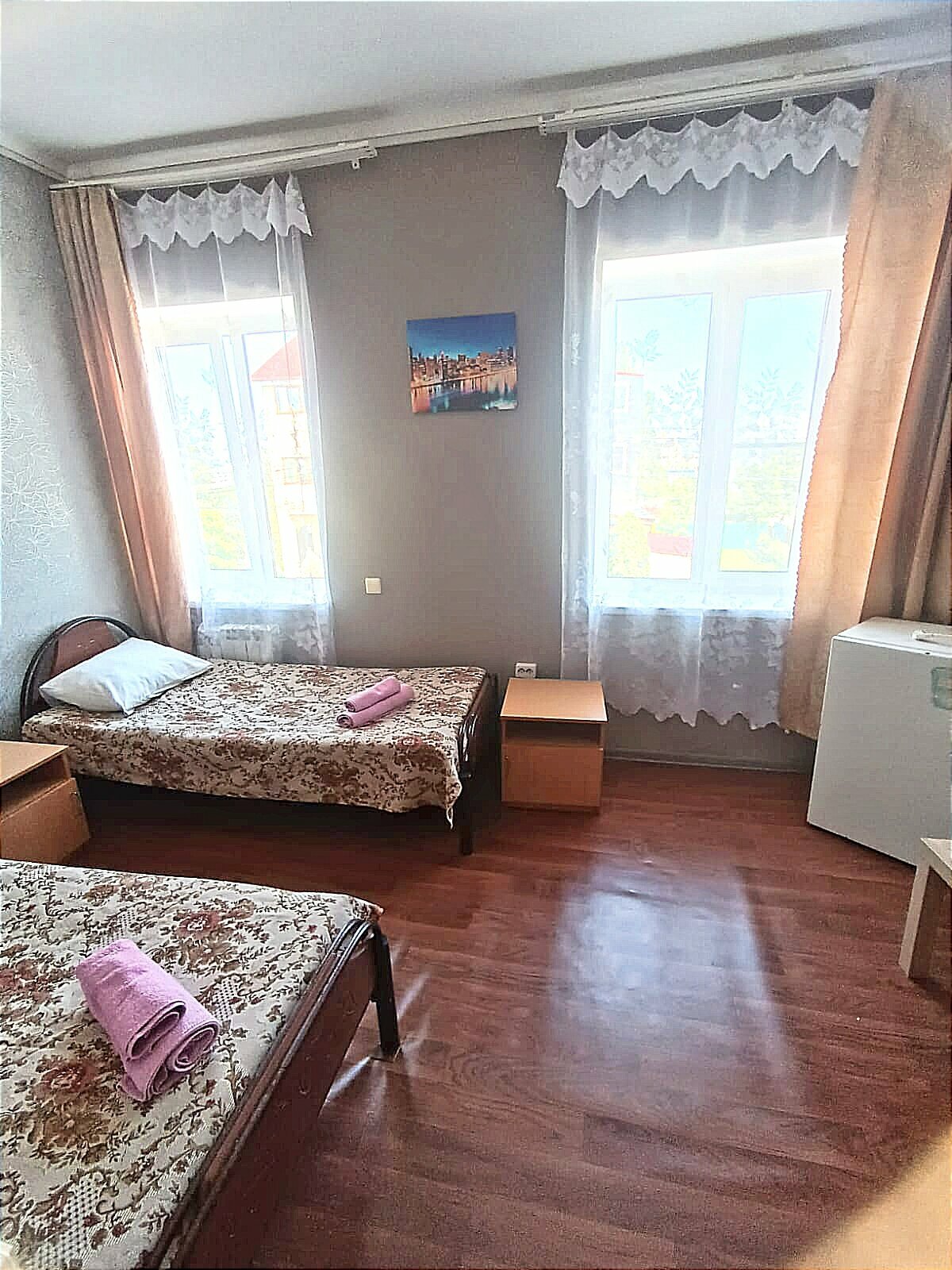 Двухместный номер с 2 отдельными кроватями и общим туалетом