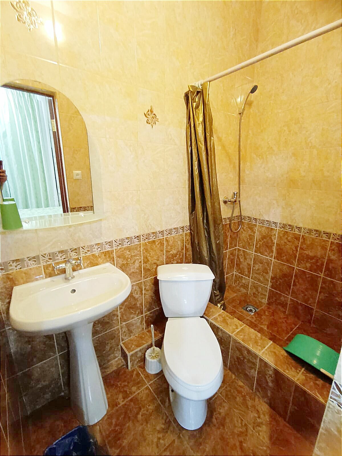 Четырехместный номер с душем