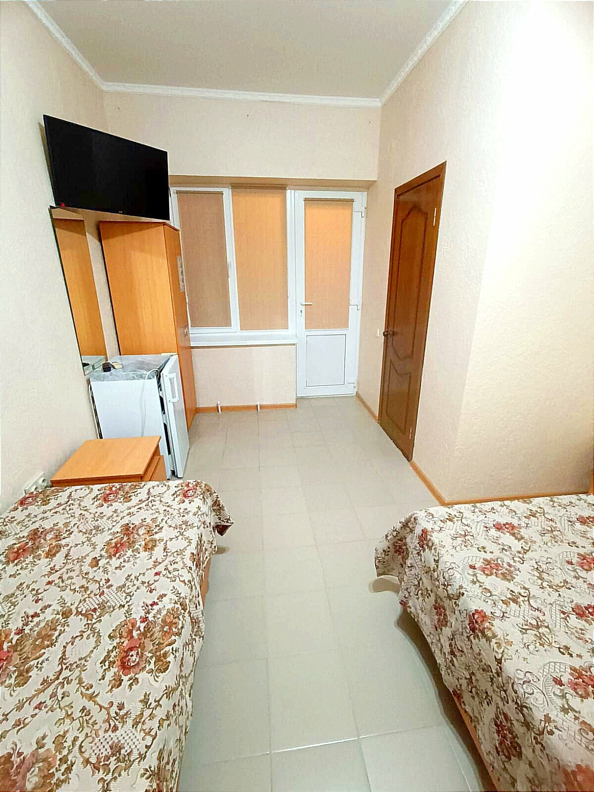 Трехместный номер «Комфорт» с душем