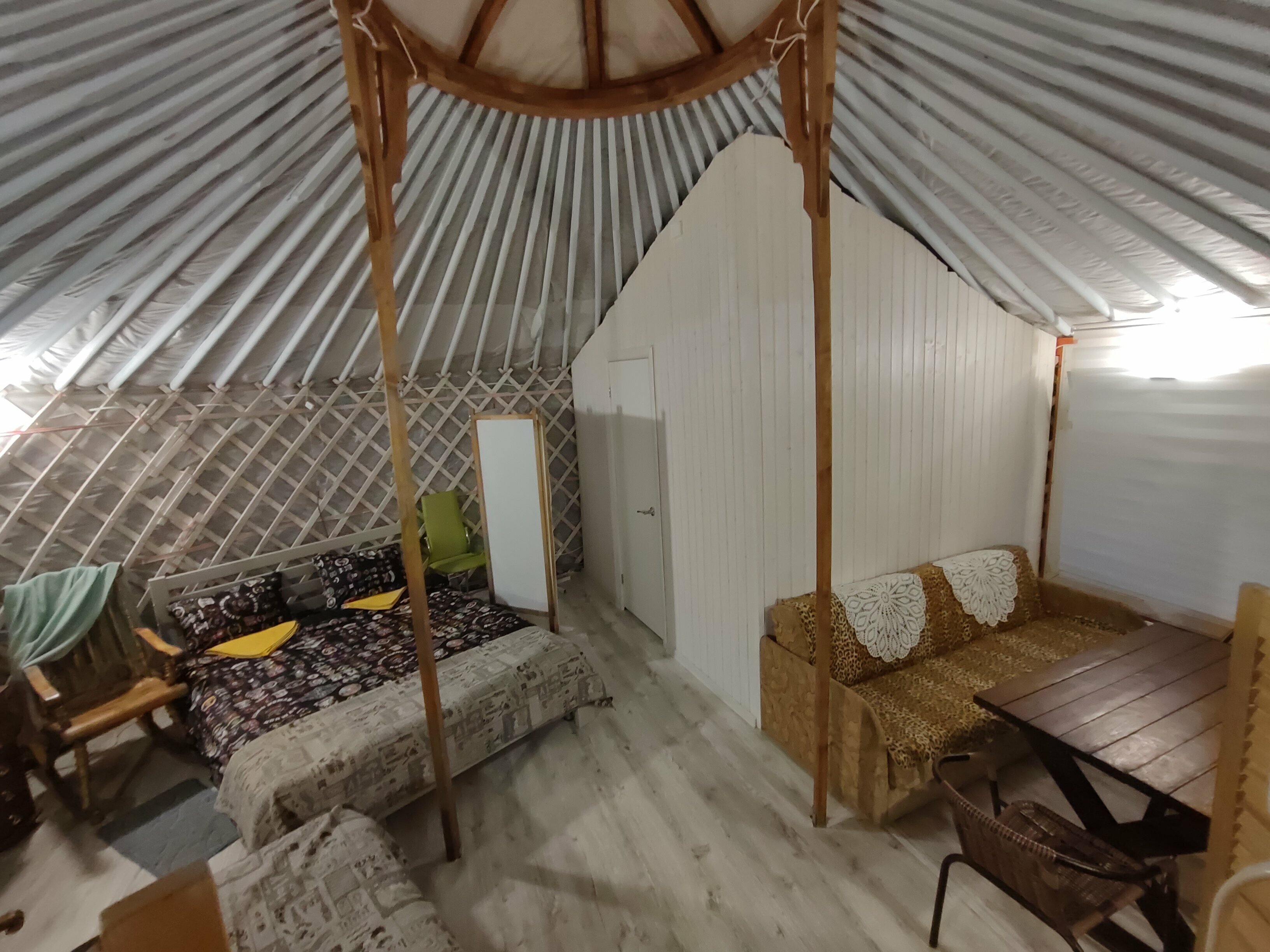 "Юрта Кочевника", люкс, шатер на территории, отопление, собственные удобства, миникухня, Wi-Fi, ТВ, панорамное окно на сад, терраса