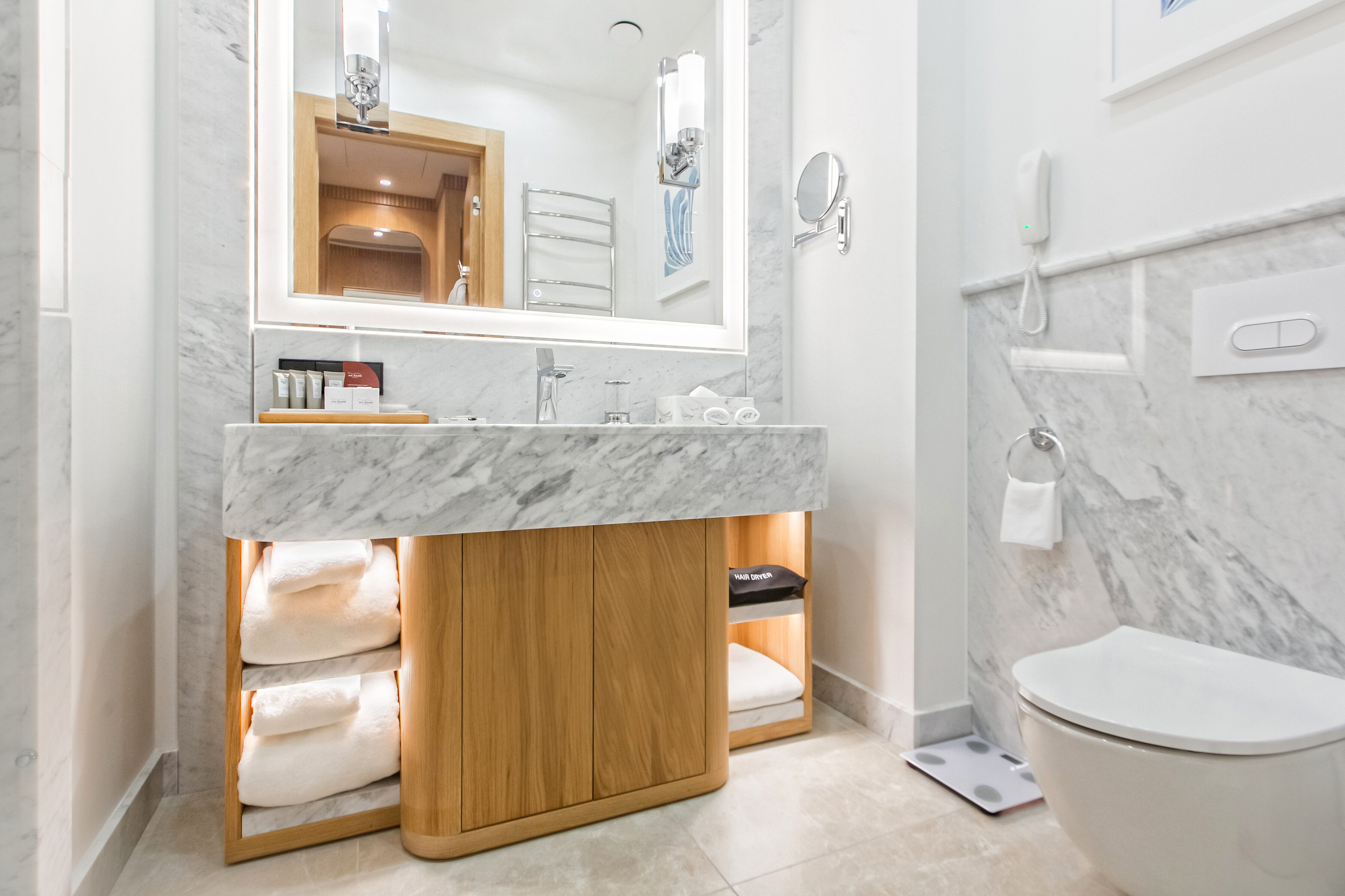 Делюкс c одной большой кроватью