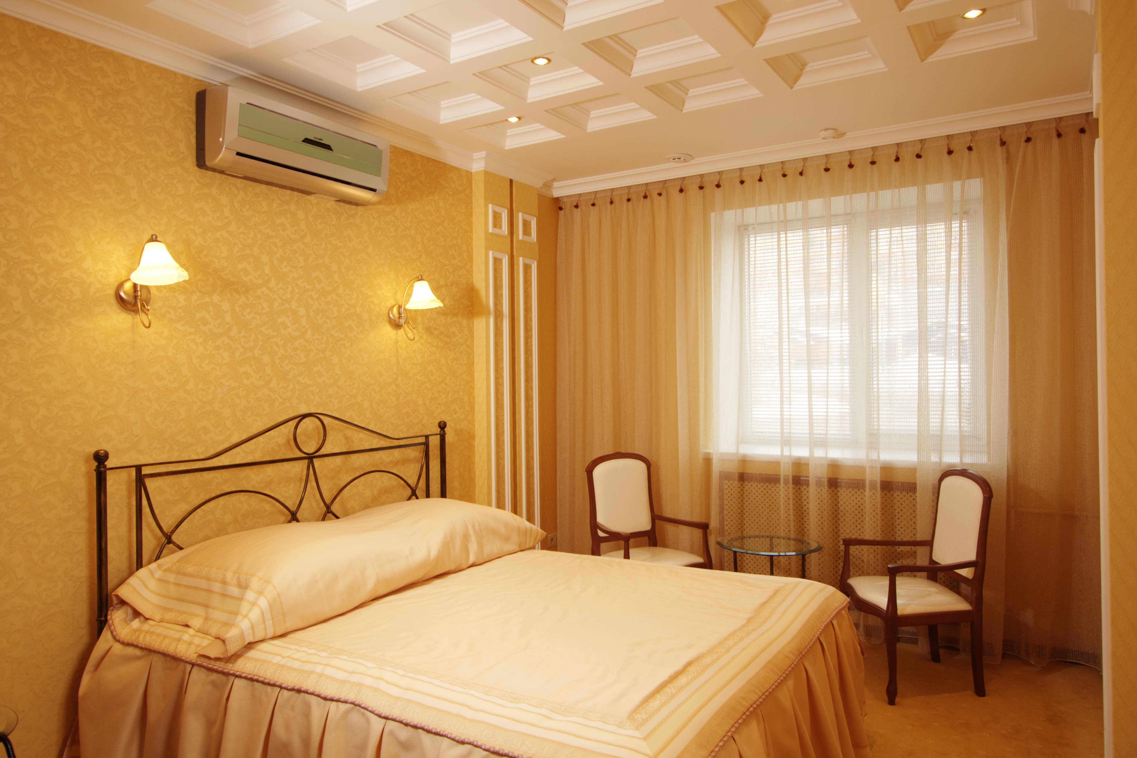 Двухместный номер с двуспальной кроватью и дополнительной кроватью