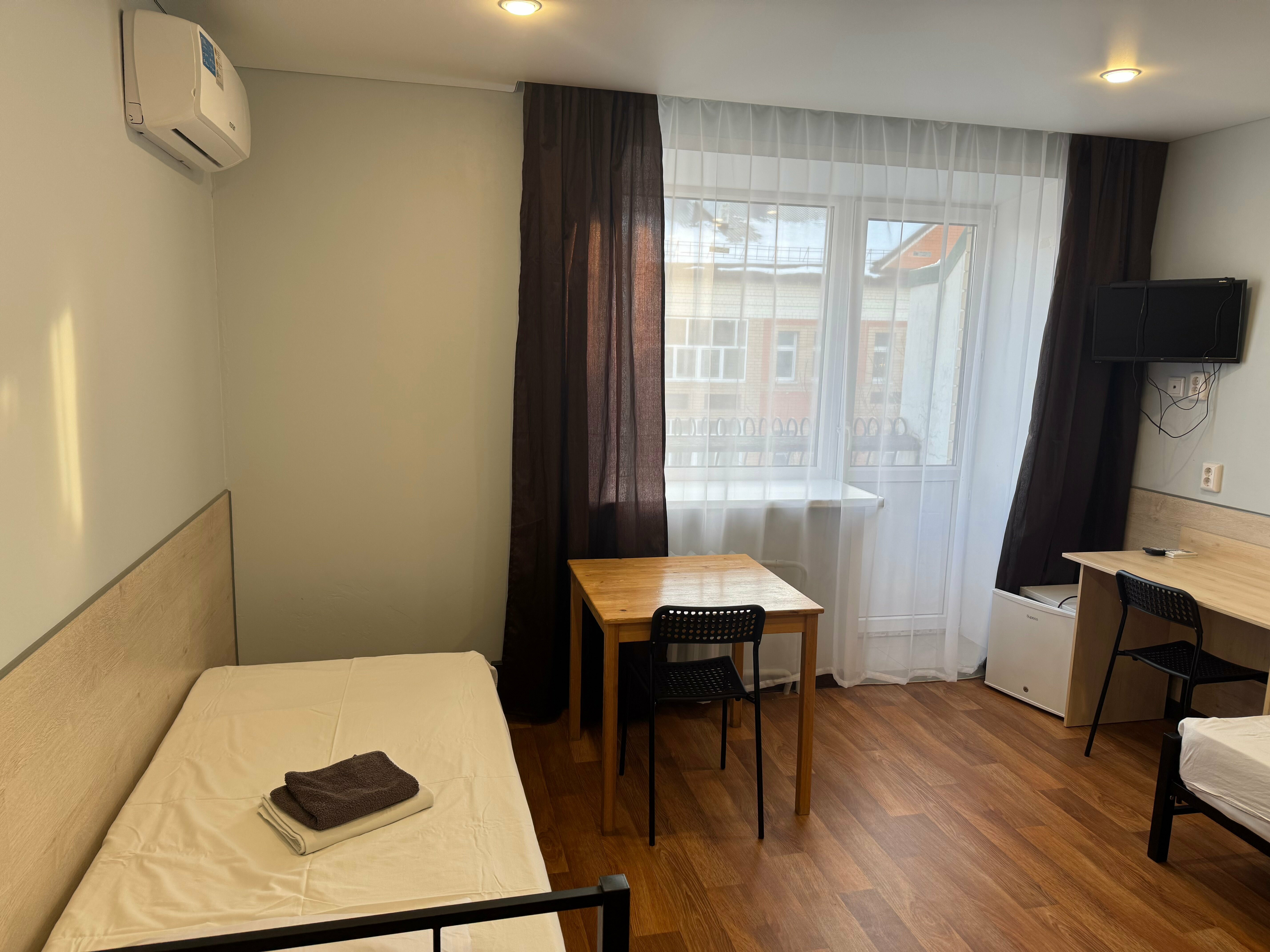 Четырехместный номер эконом-класса с общей ванной комнатой