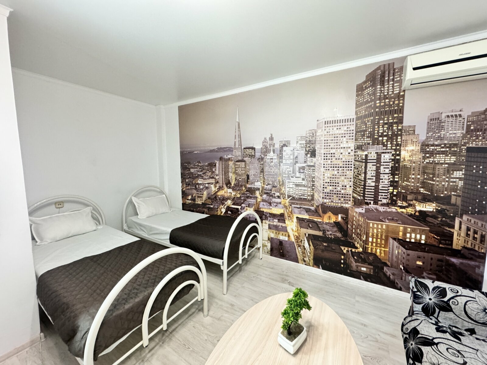 Трехместный номер «Комфорт» с душем