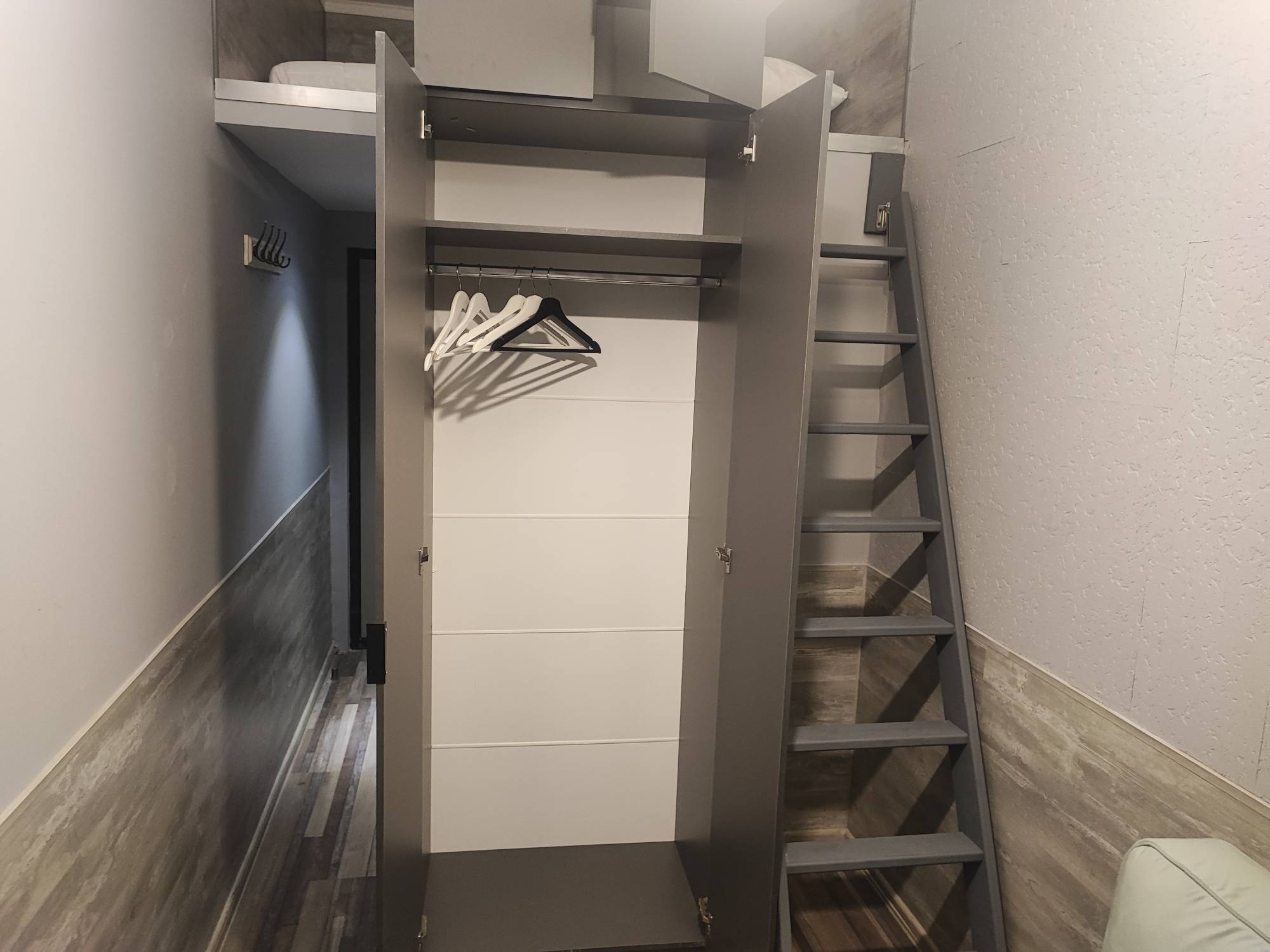 Двухуровневый четырехместный номер