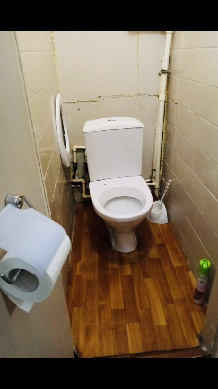 Четырехместный номер эконом-класса с общей ванной комнатой