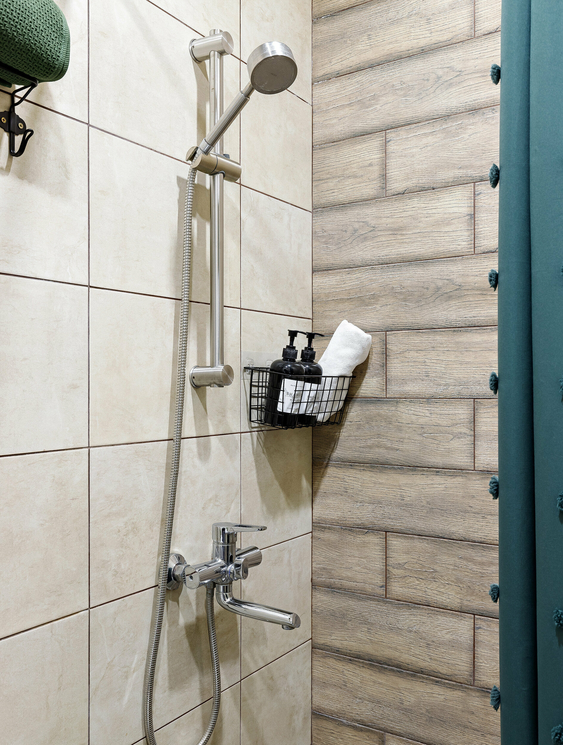 Трехместный номер «Комфорт» с душем