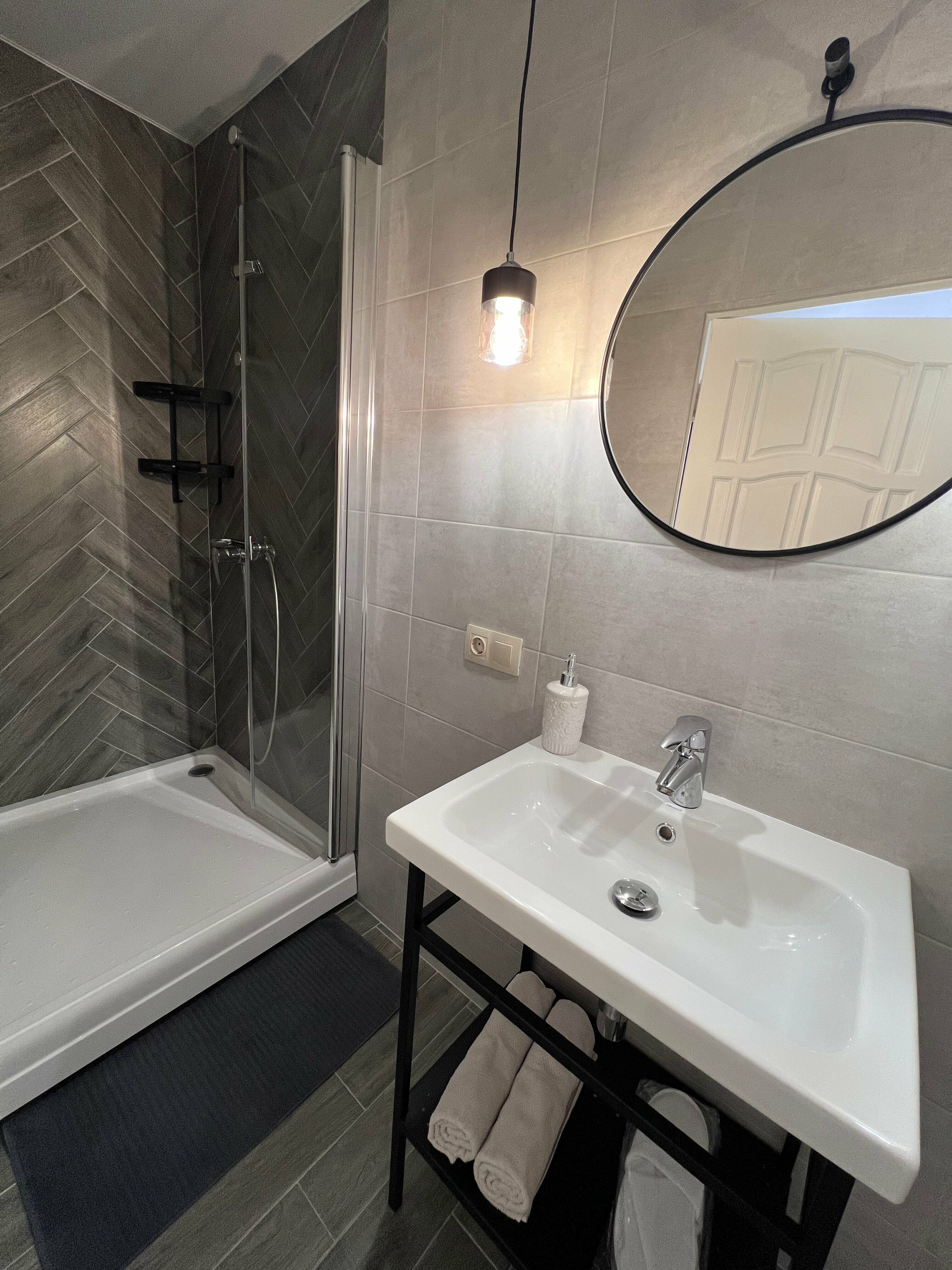 Двухместный номер с двуспальной кроватью и дополнительной кроватью