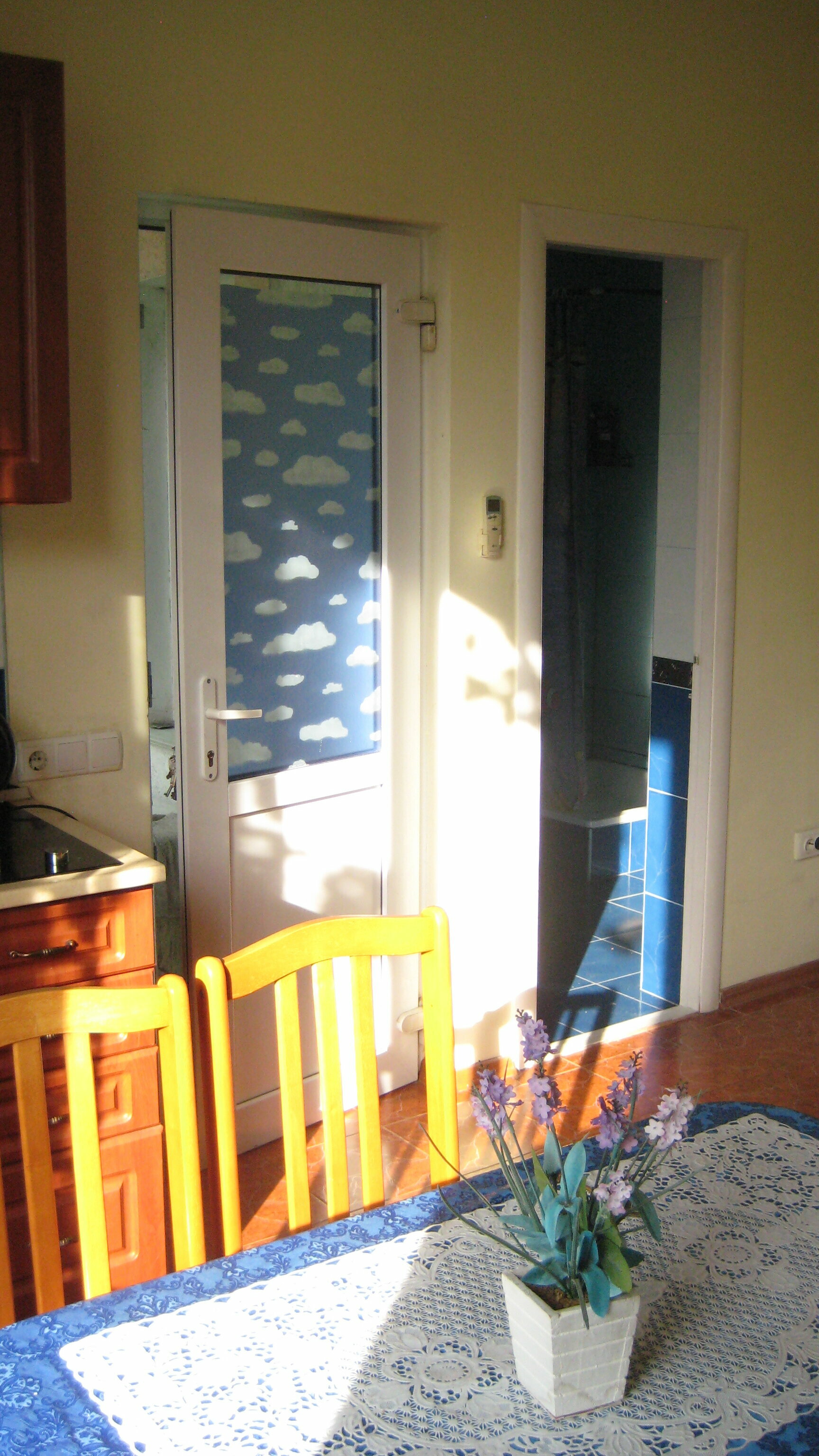 Семейный номер с видом на сад