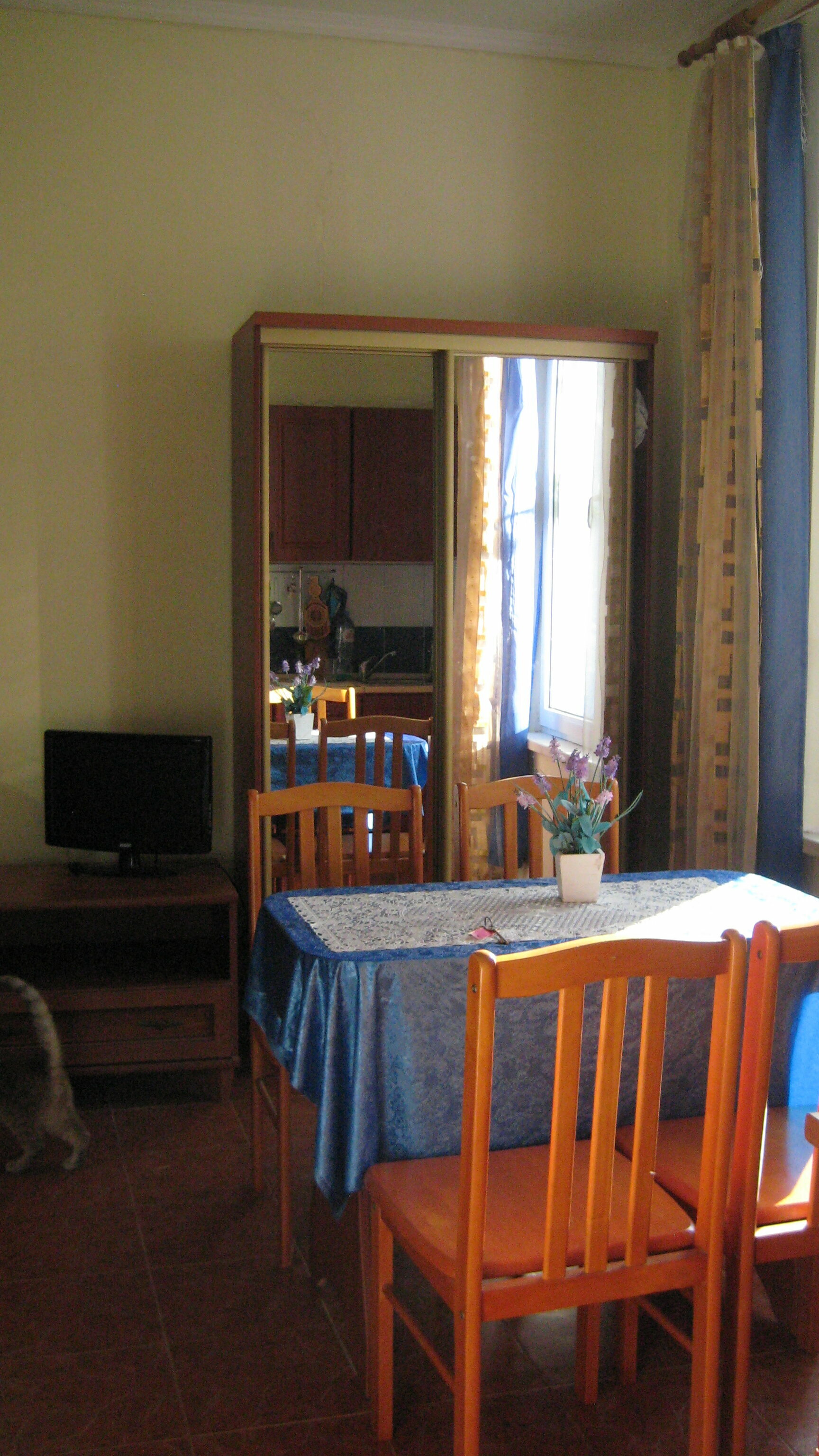 Семейный номер с видом на сад