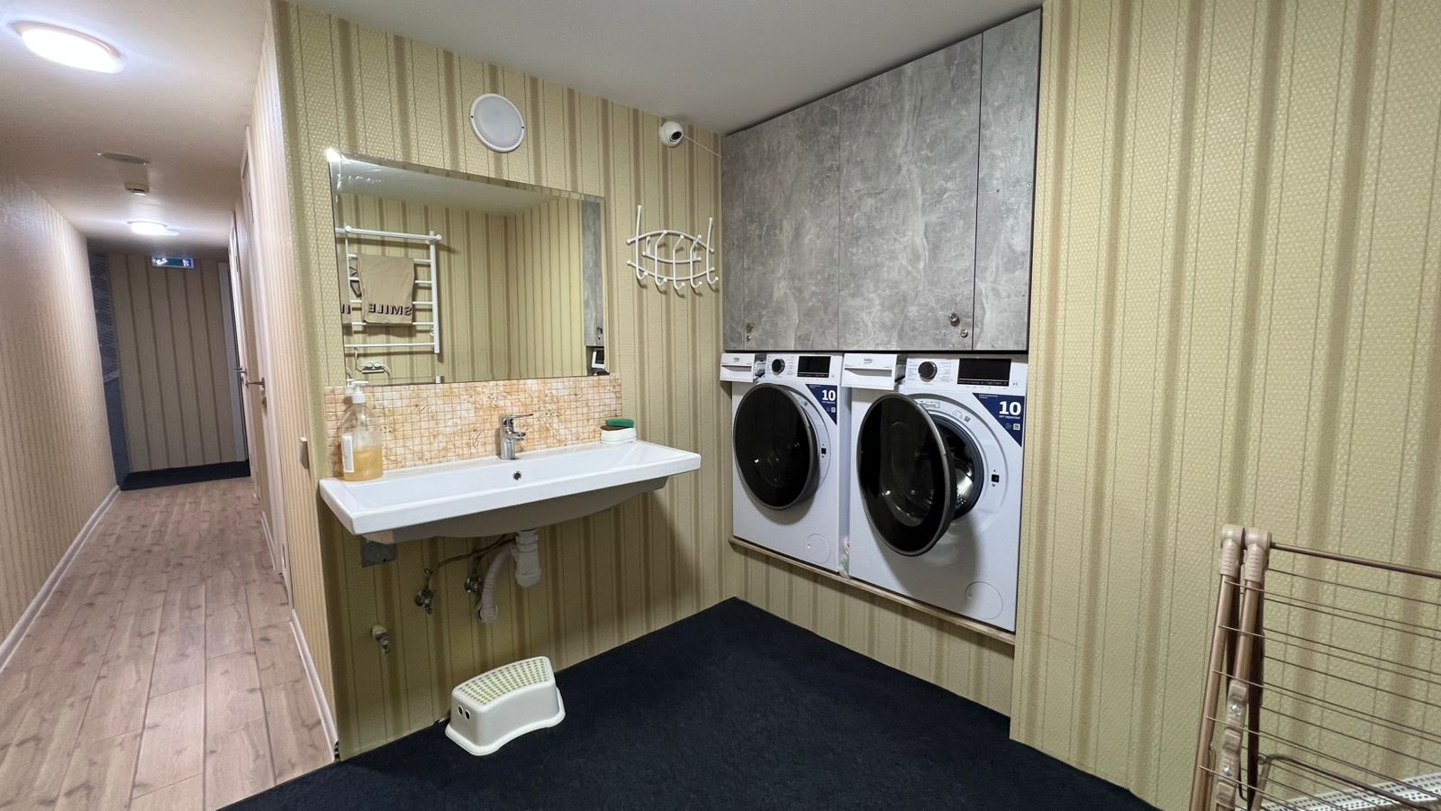 Общий номер для мужчин и женщин с 8 кроватями