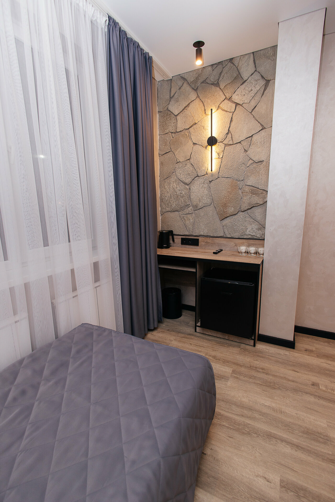 Двухместный с двуспальной кроватью и односпальной кроватью