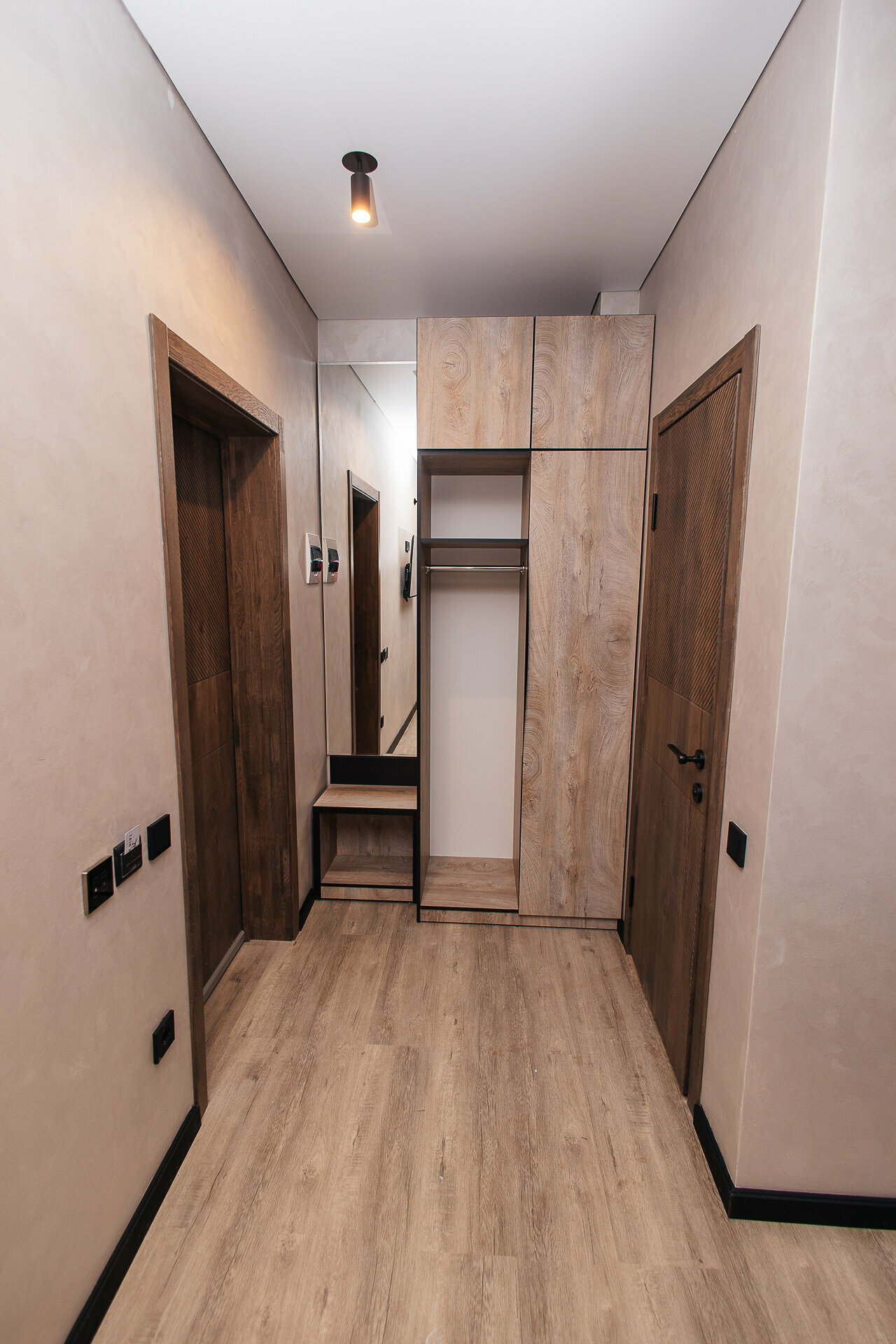 Двухместный с двуспальной кроватью и односпальной кроватью