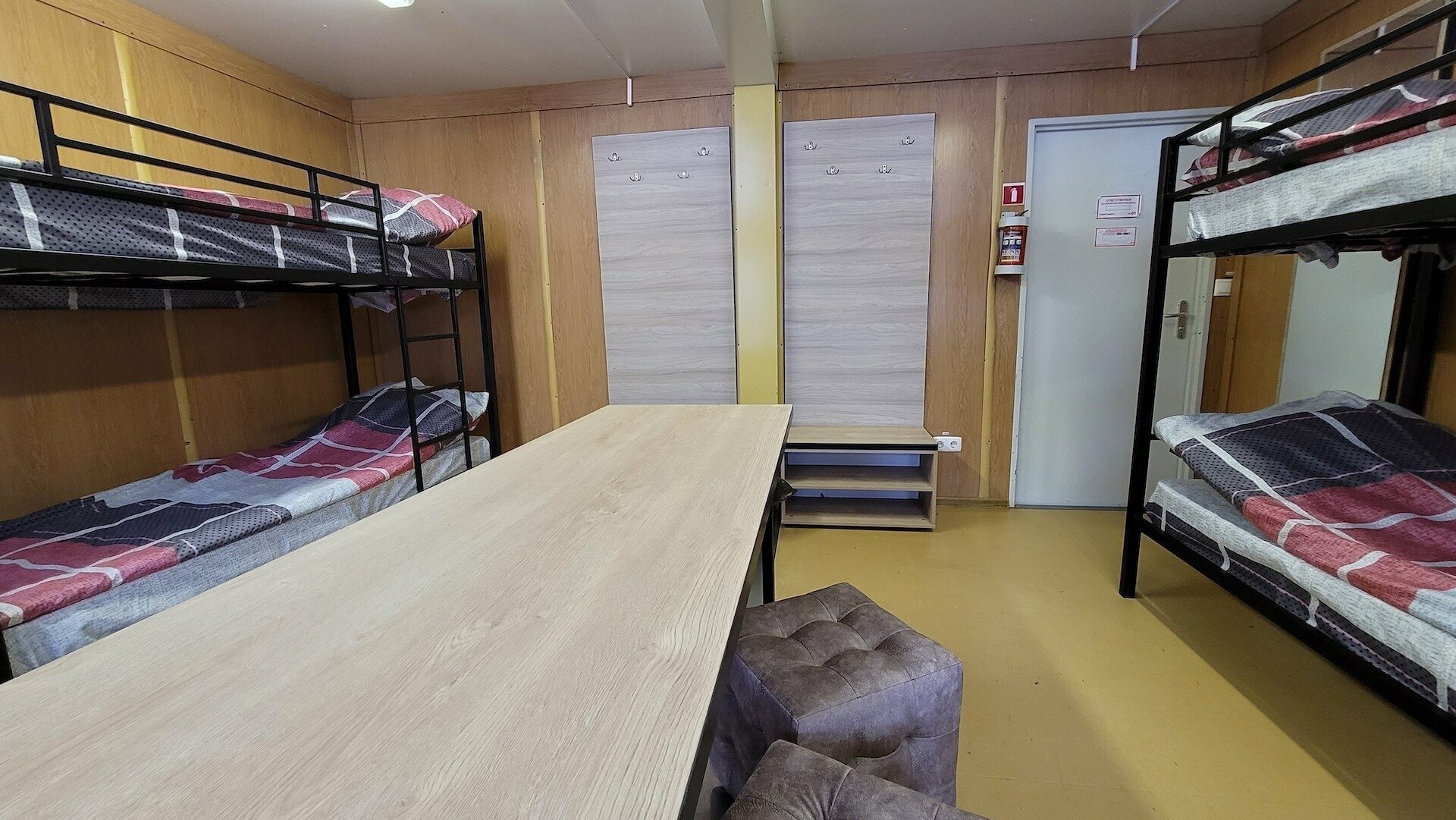 Семейный номер с общей ванной комнатой