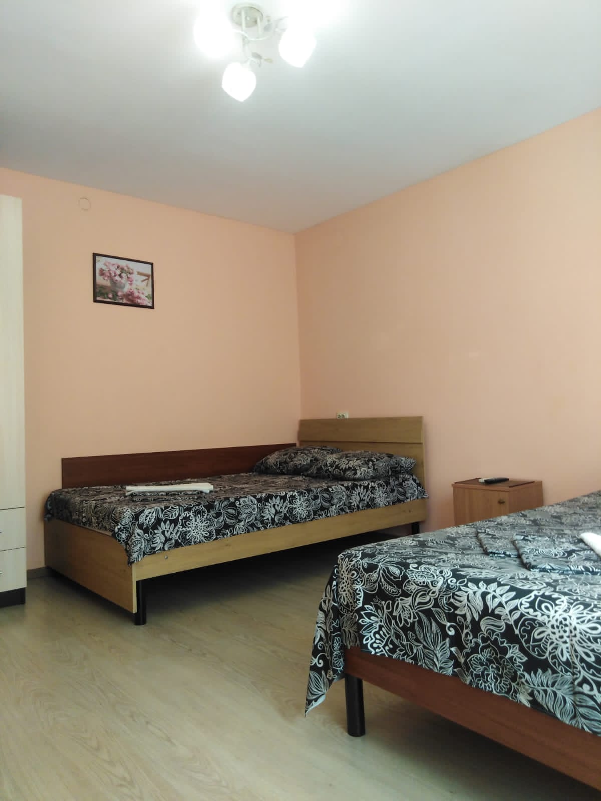 Четырехместный номер с собственной ванной комнатой вне номера