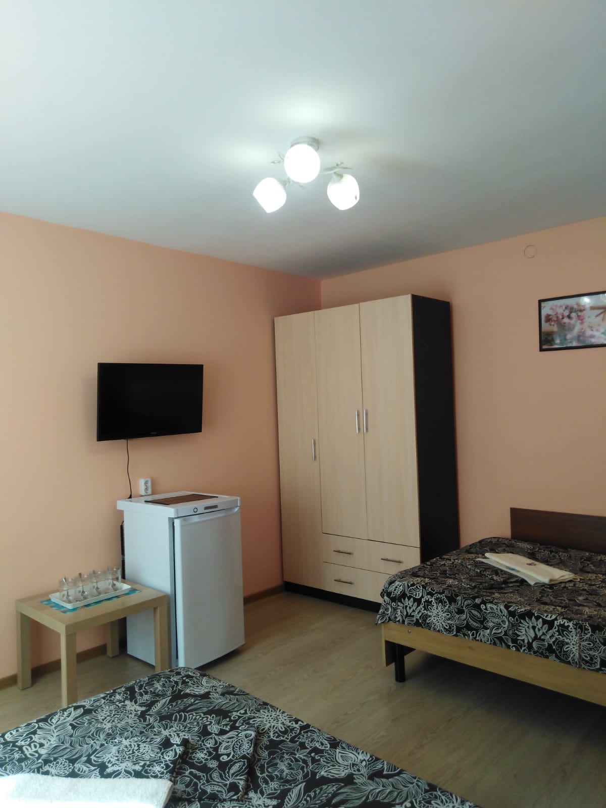 Четырехместный номер с собственной ванной комнатой вне номера