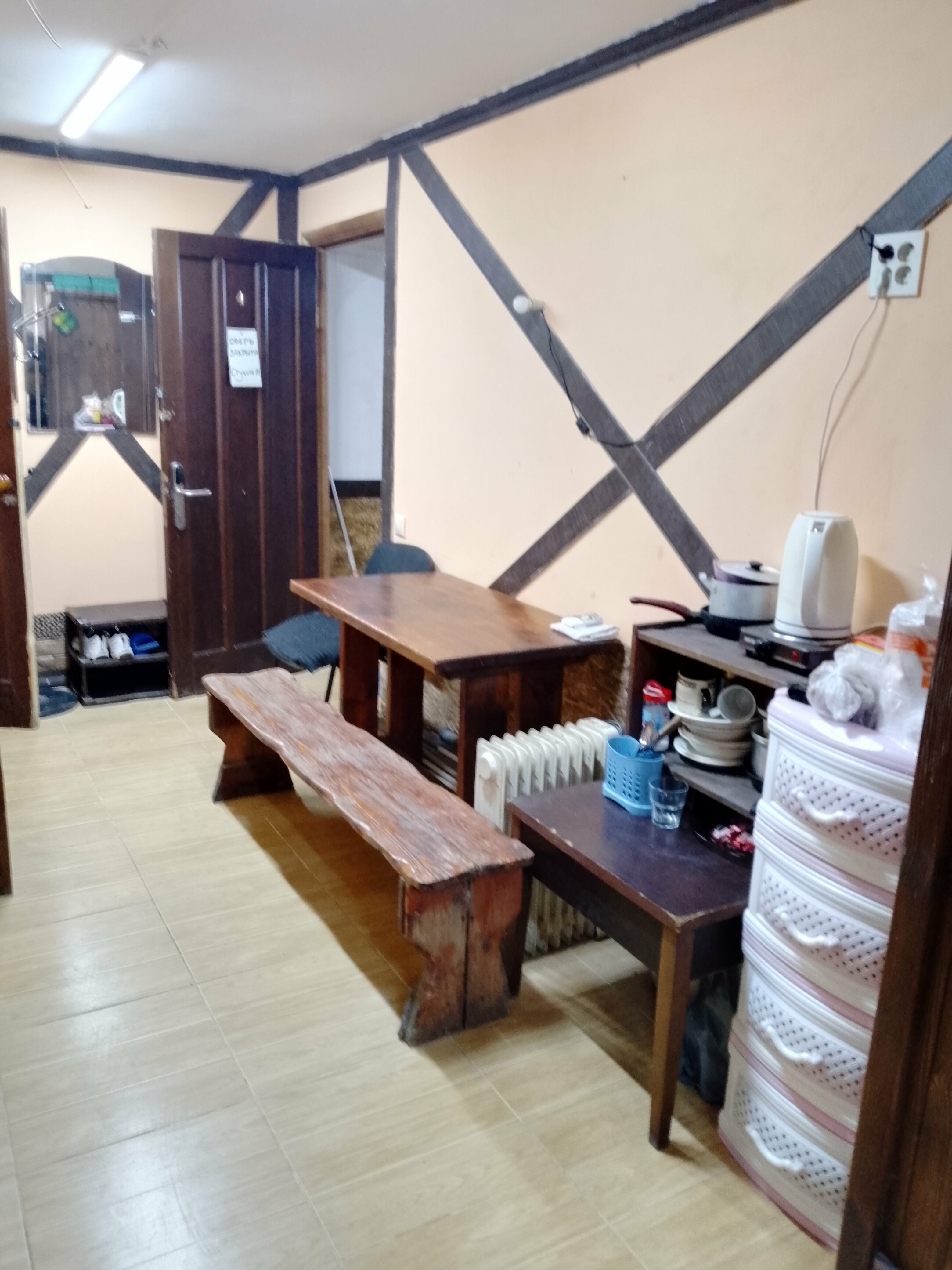 Кровать в общем 8-местном номере для мужчин и женщин