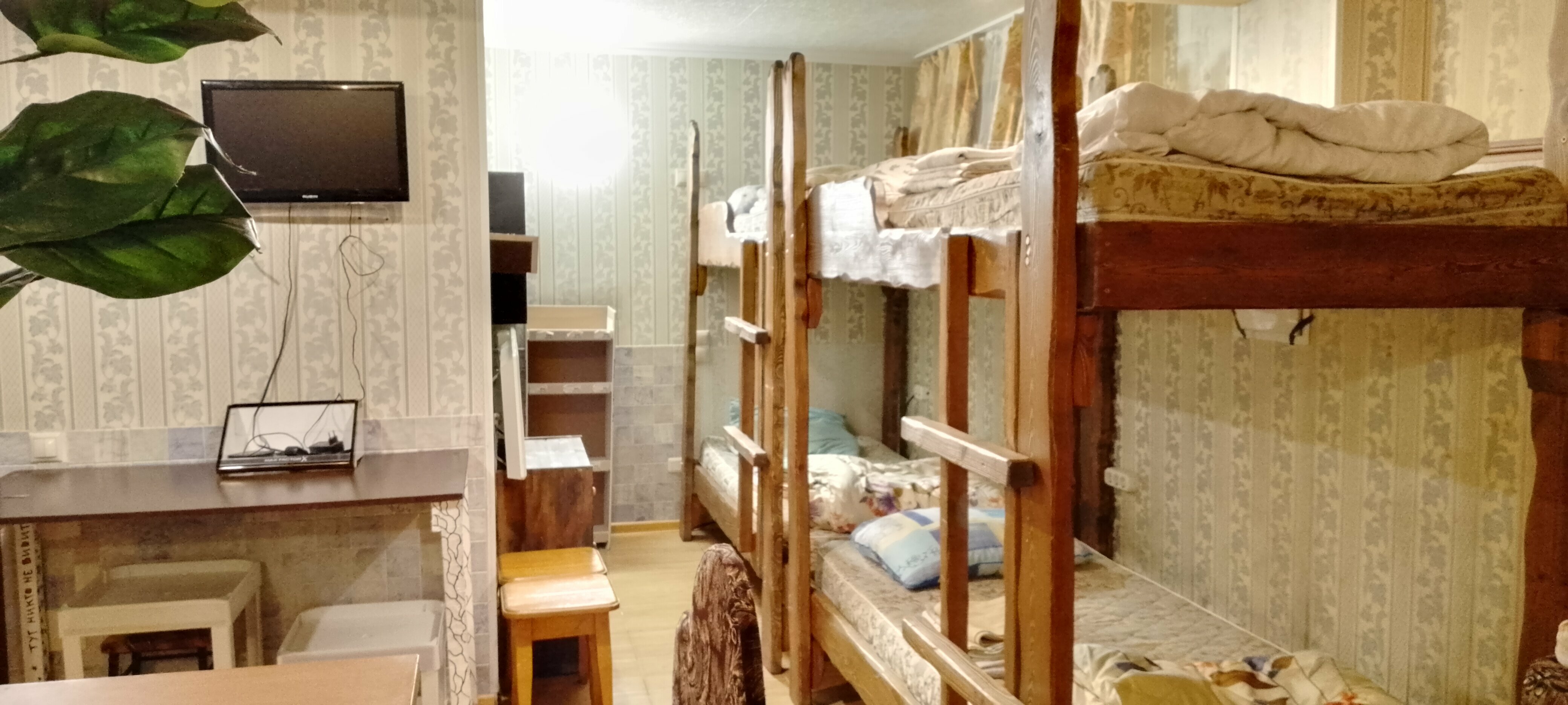 Кровать в общем 8-местном номере