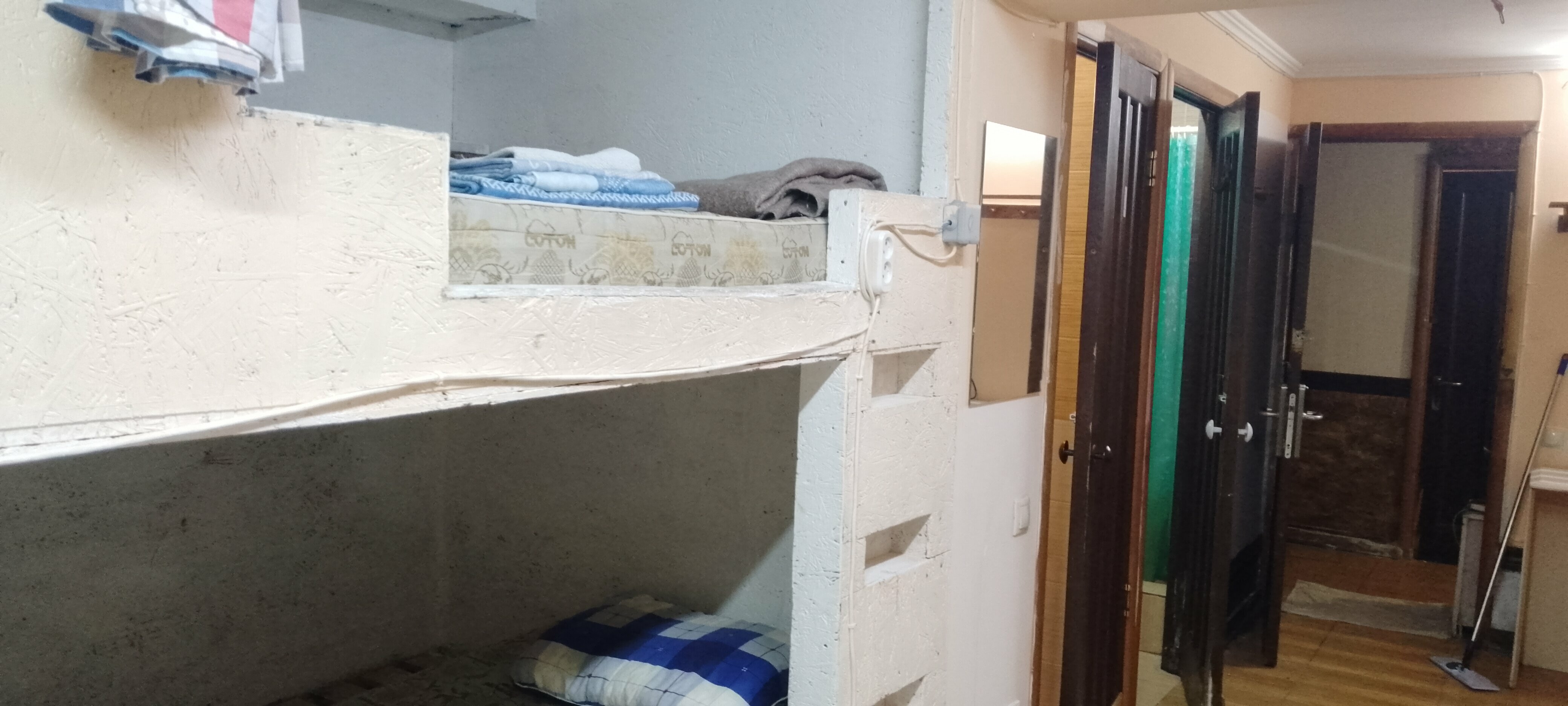 Кровать в общем 8-местном номере