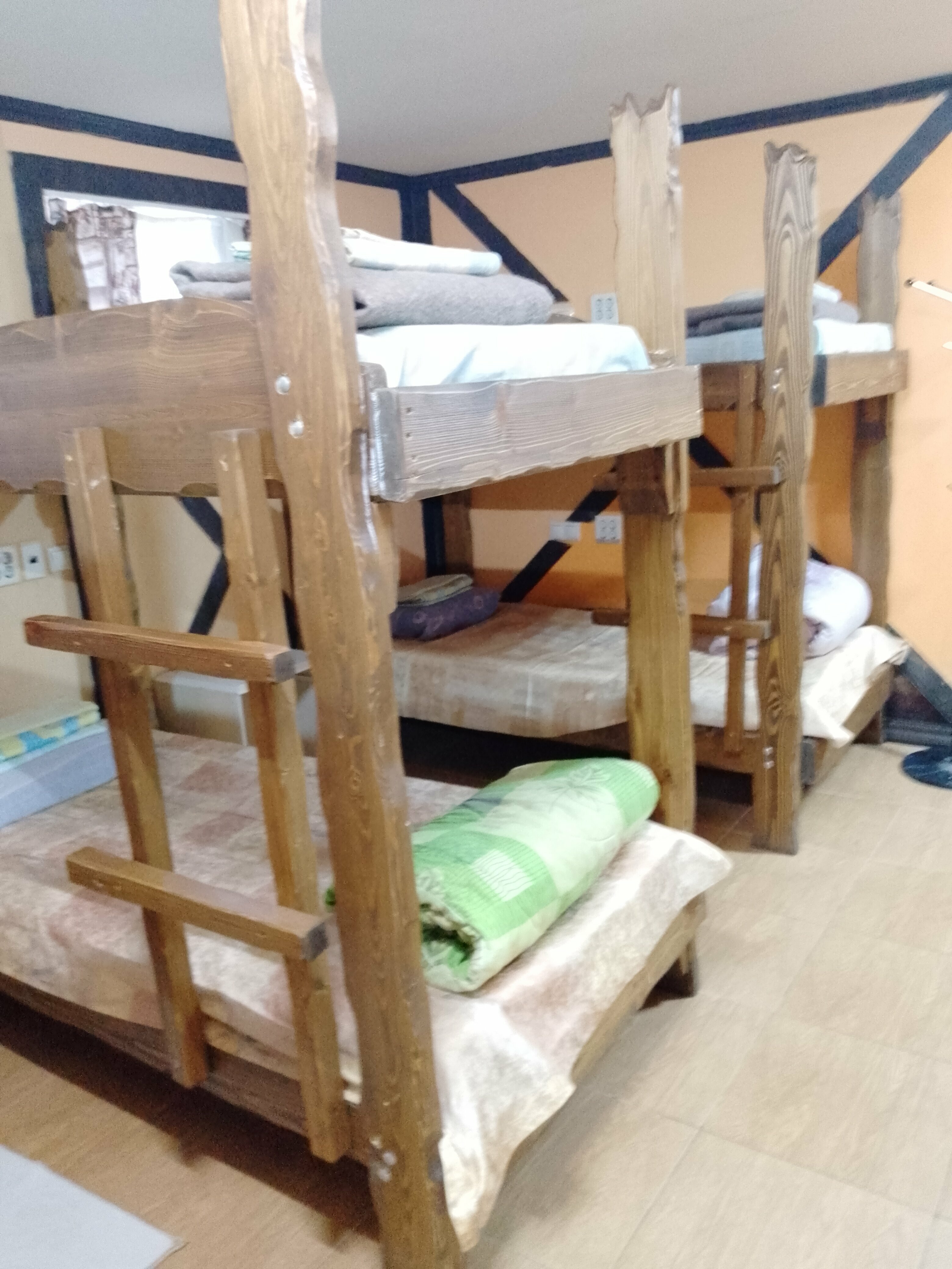 Кровать в общем 8-местном номере для мужчин и женщин