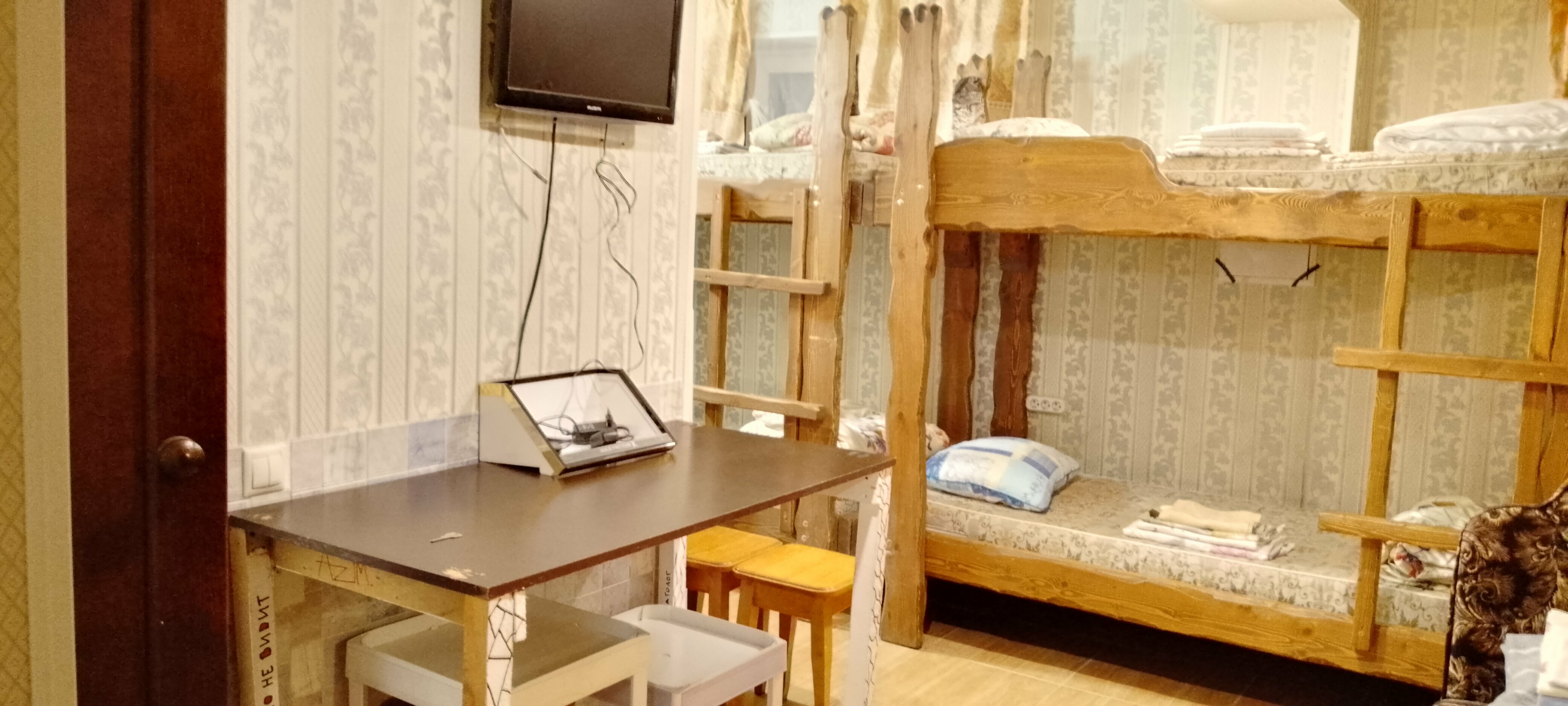 Кровать в общем 8-местном номере