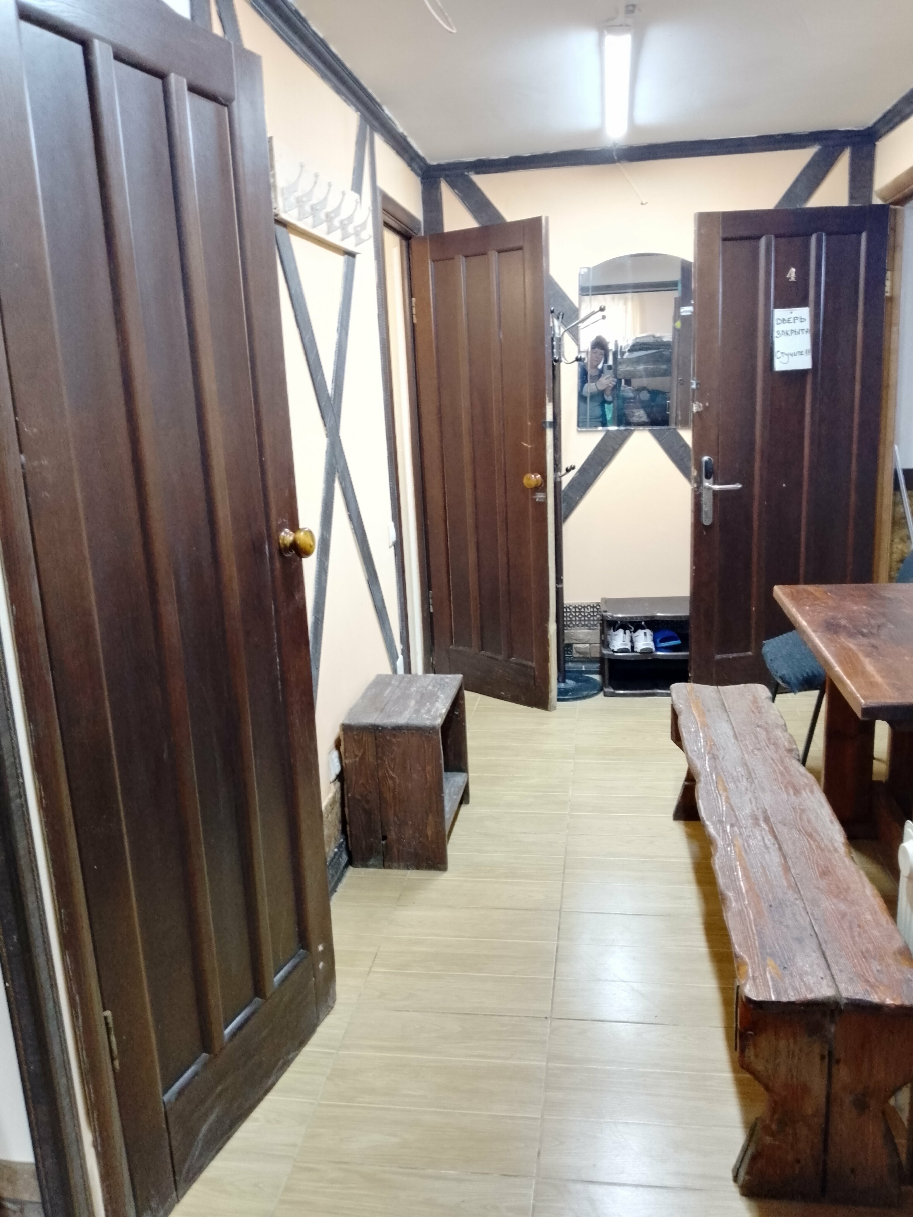 Кровать в общем 8-местном номере для мужчин и женщин