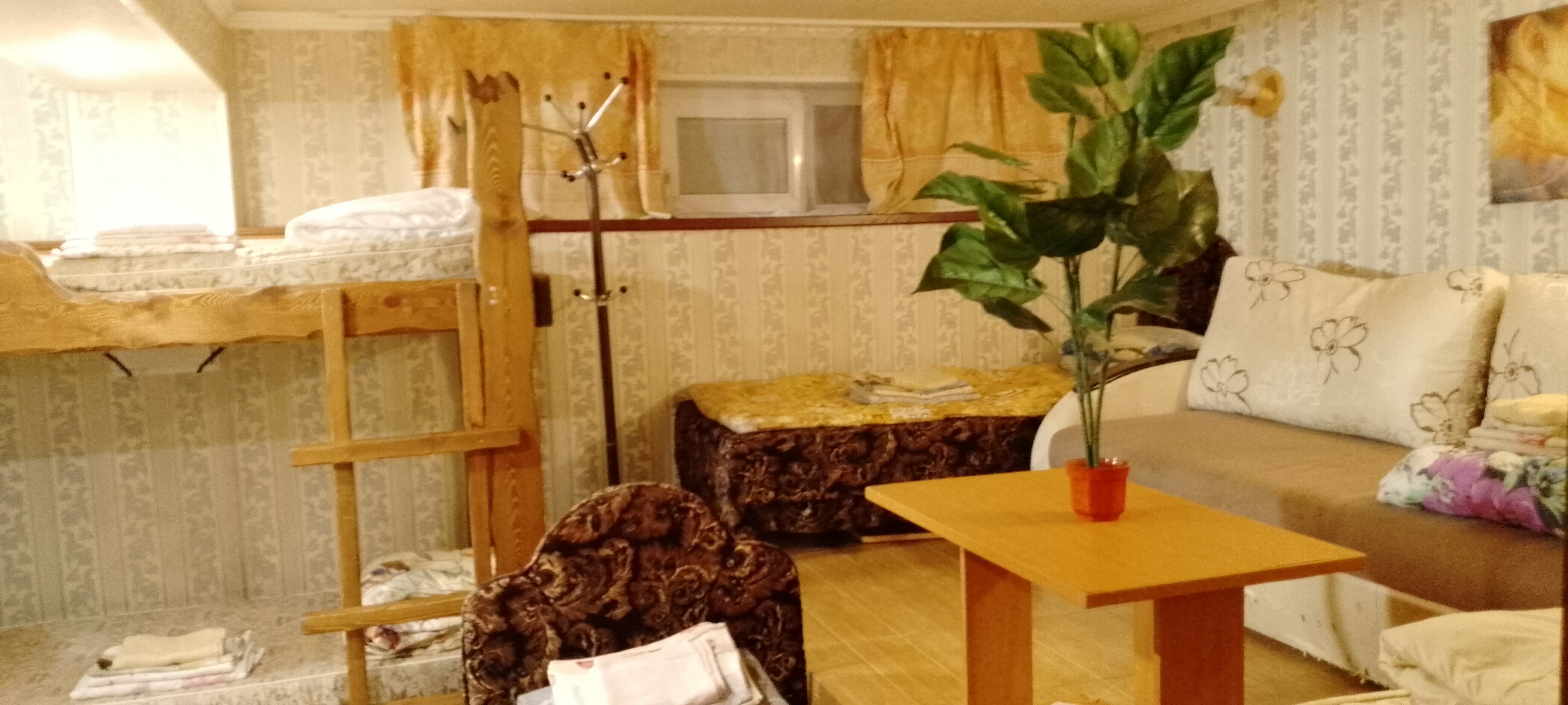 Кровать в общем 8-местном номере