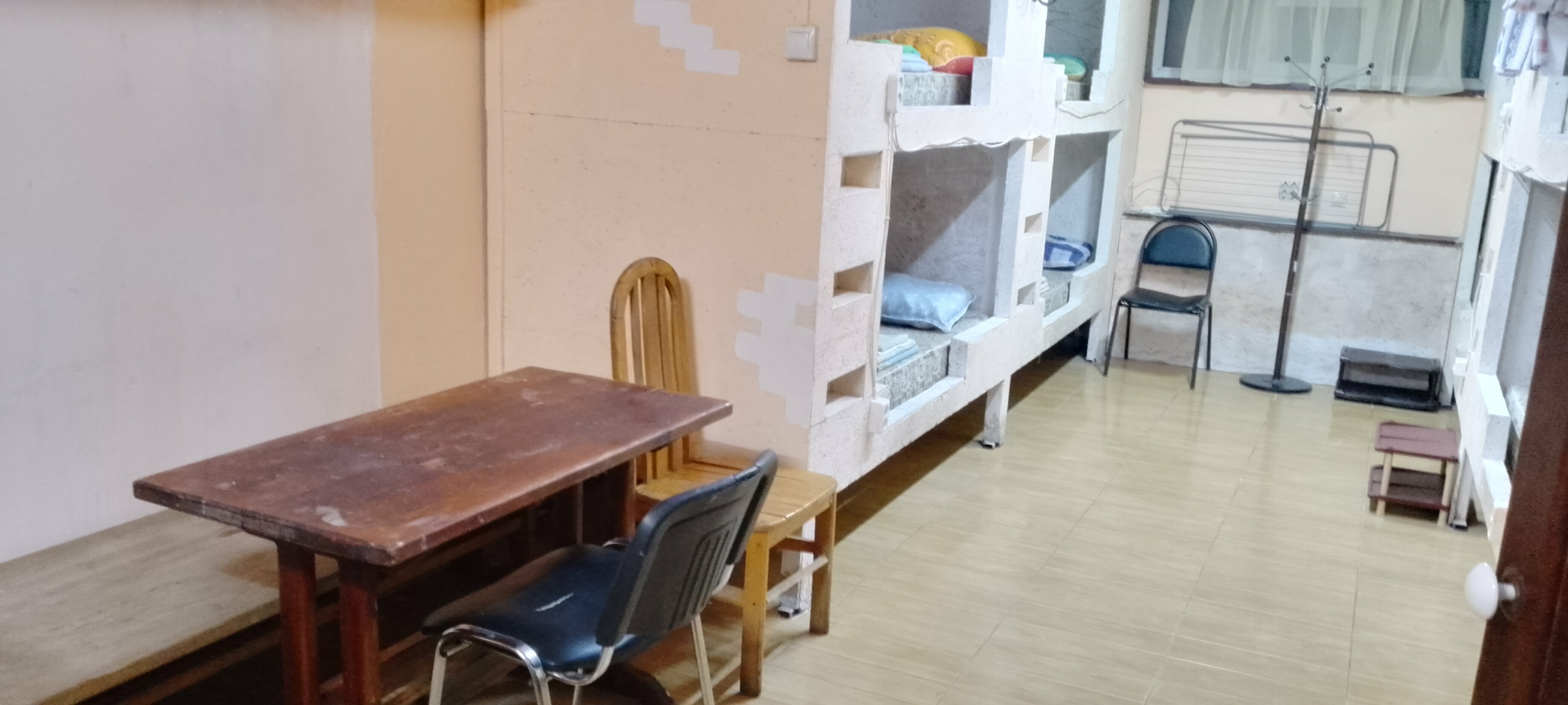 Кровать в общем 8-местном номере