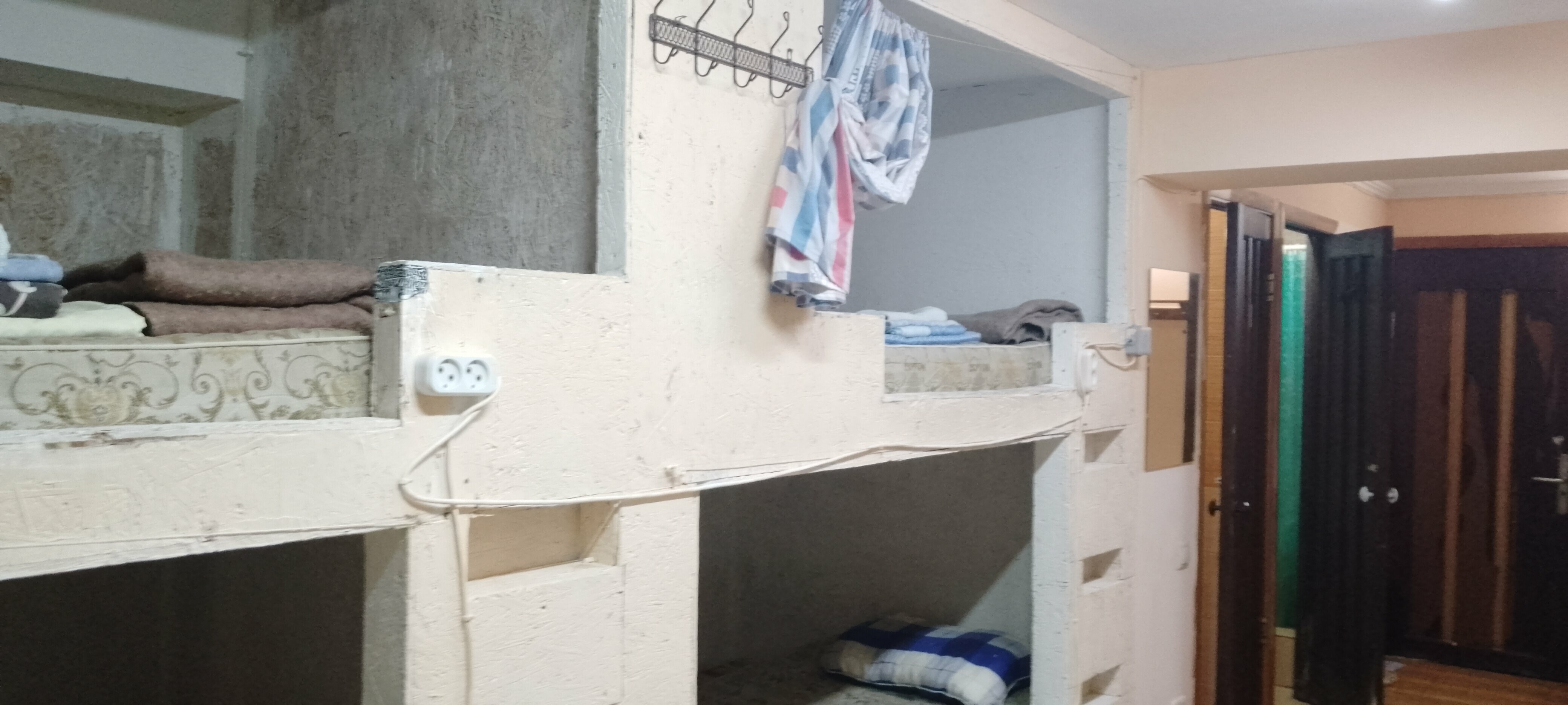 Кровать в общем 8-местном номере