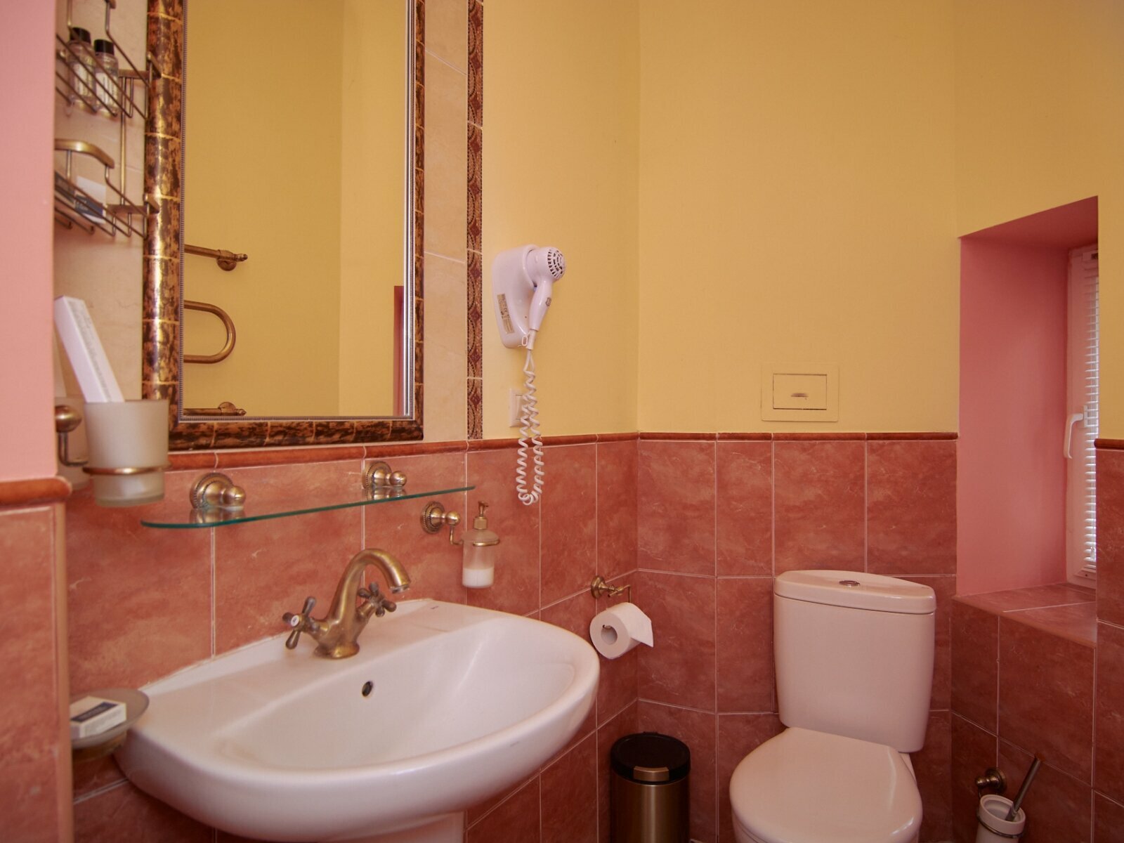 Семейный номер с видом на сад