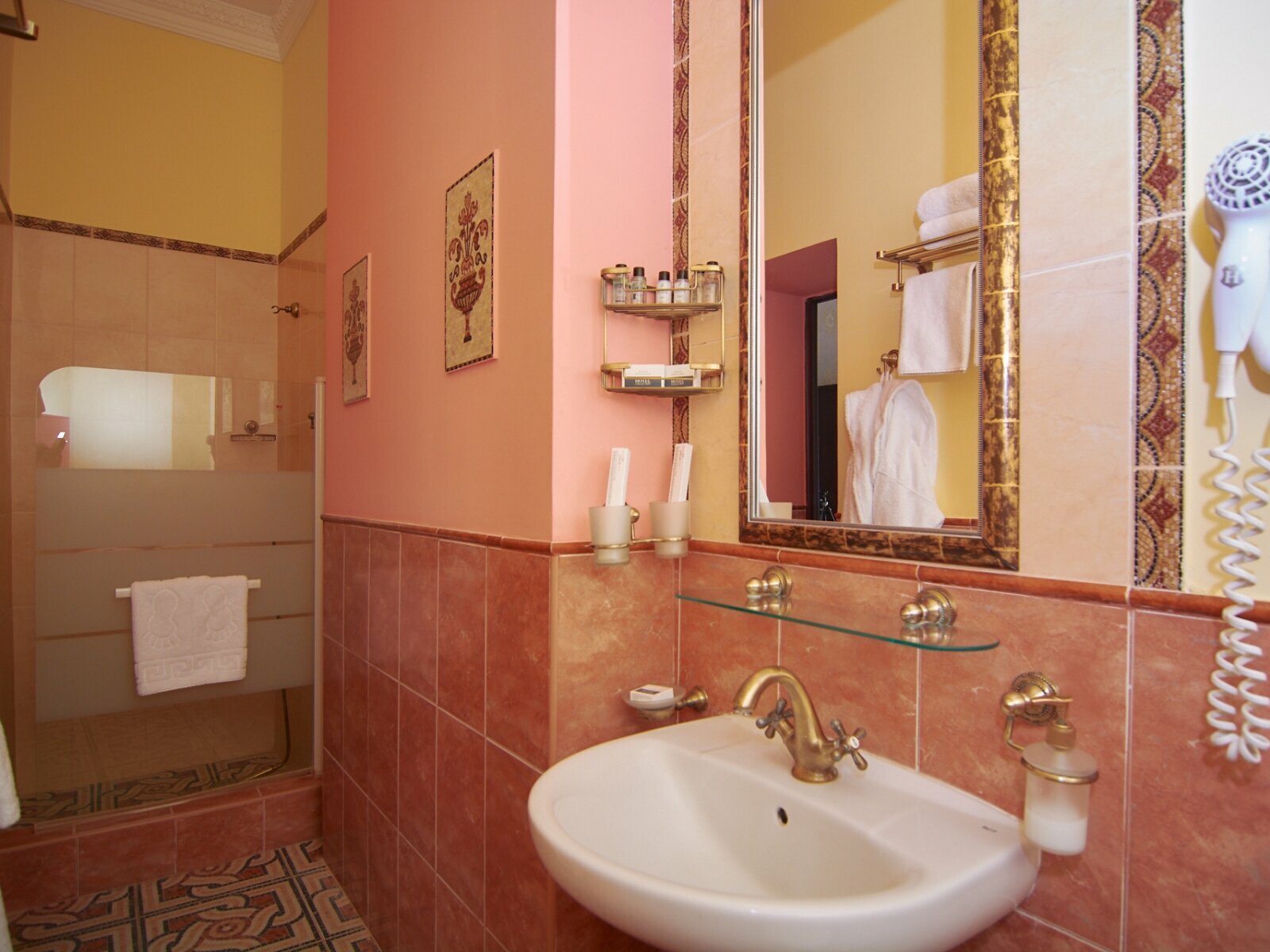 Семейный номер с видом на сад