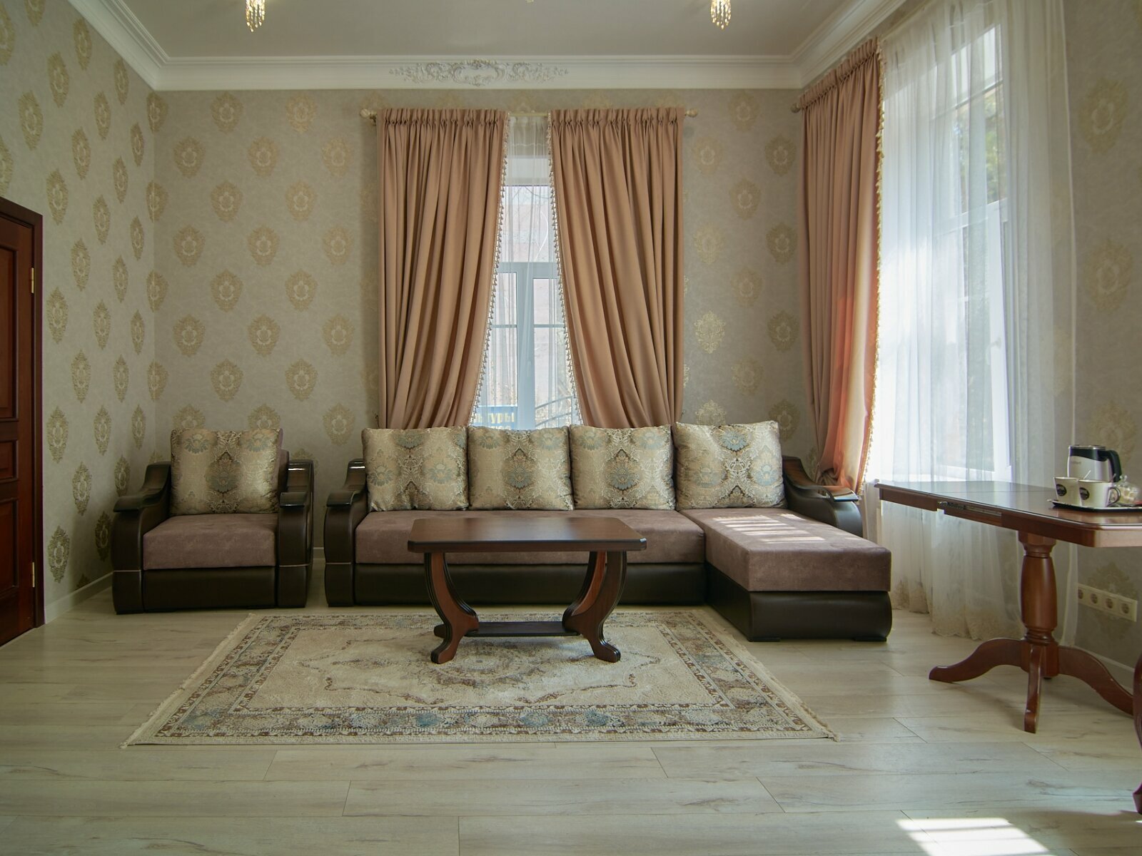 Семейный номер с видом на сад