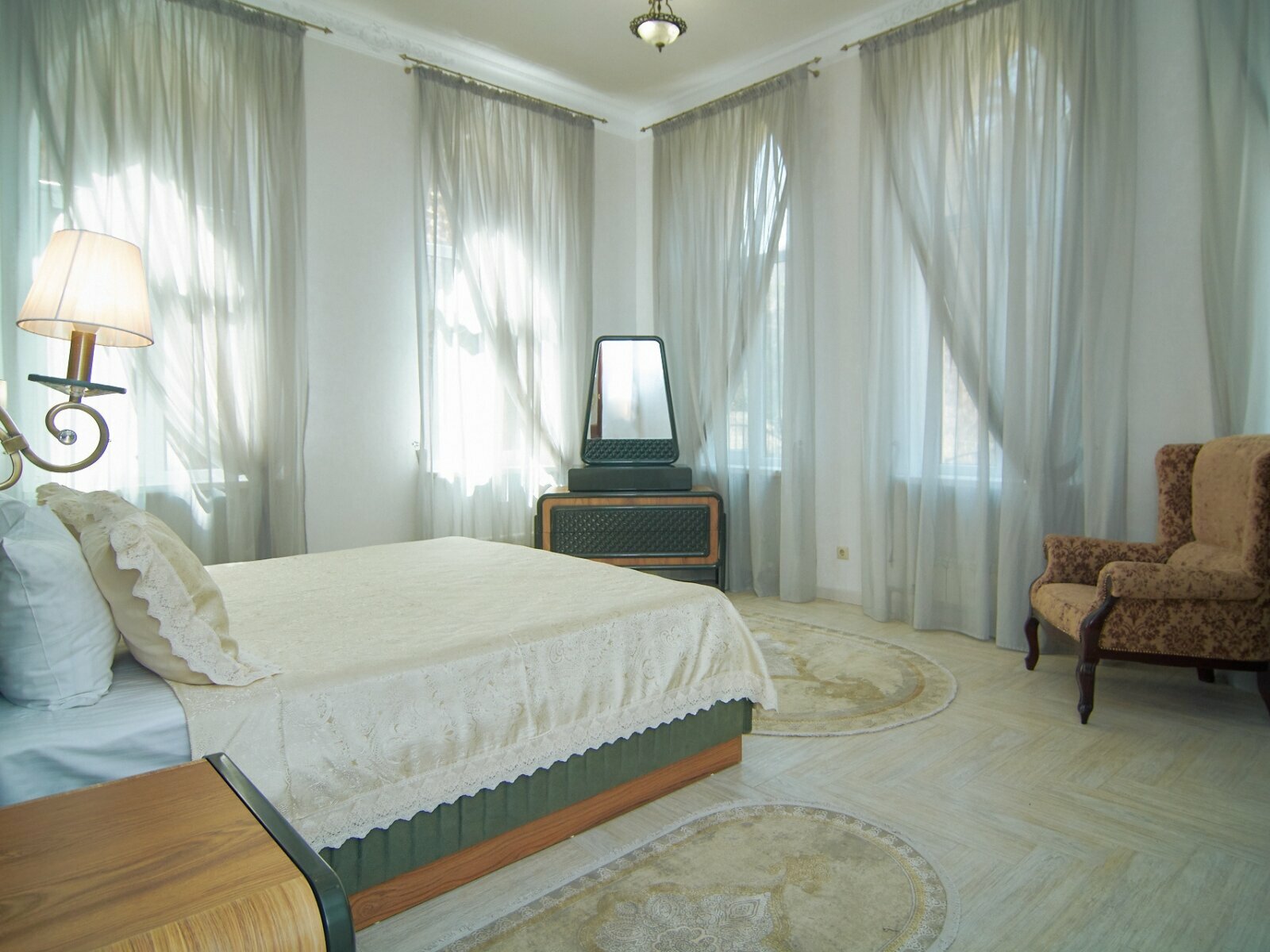 Семейный номер с видом на сад