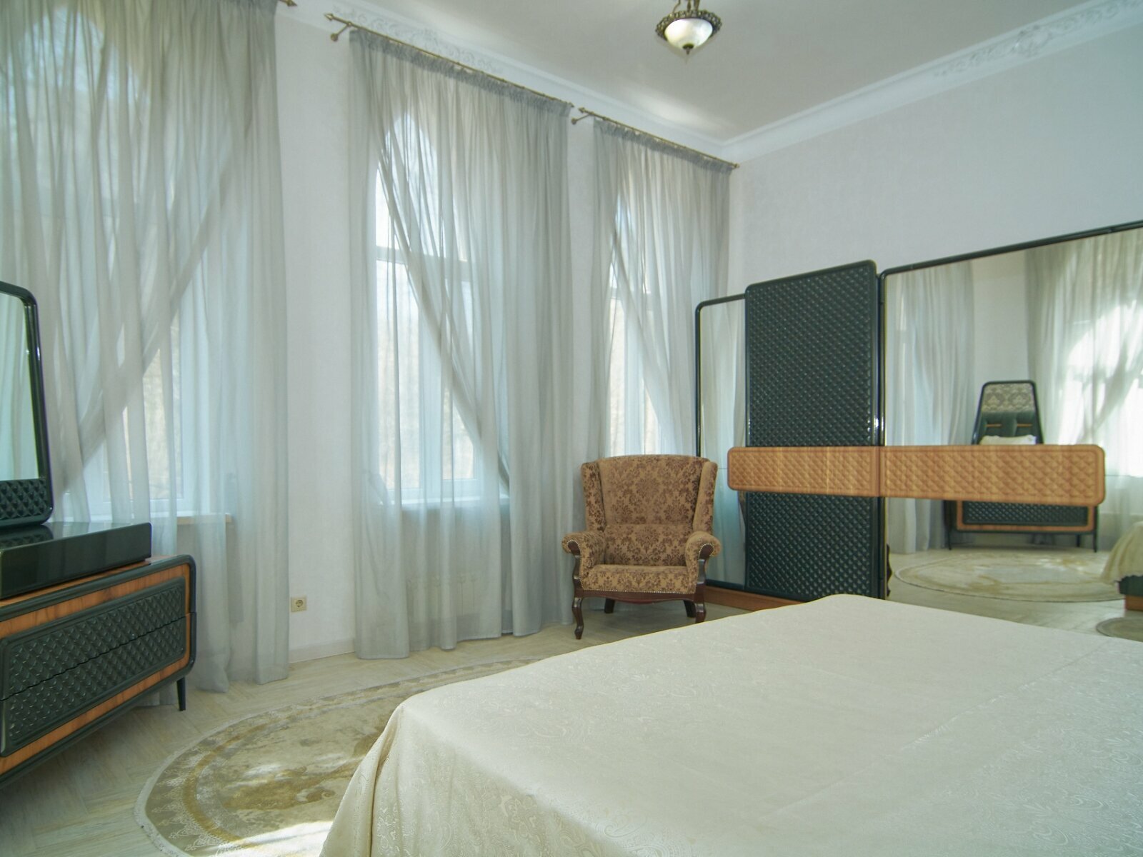 Семейный номер с видом на сад