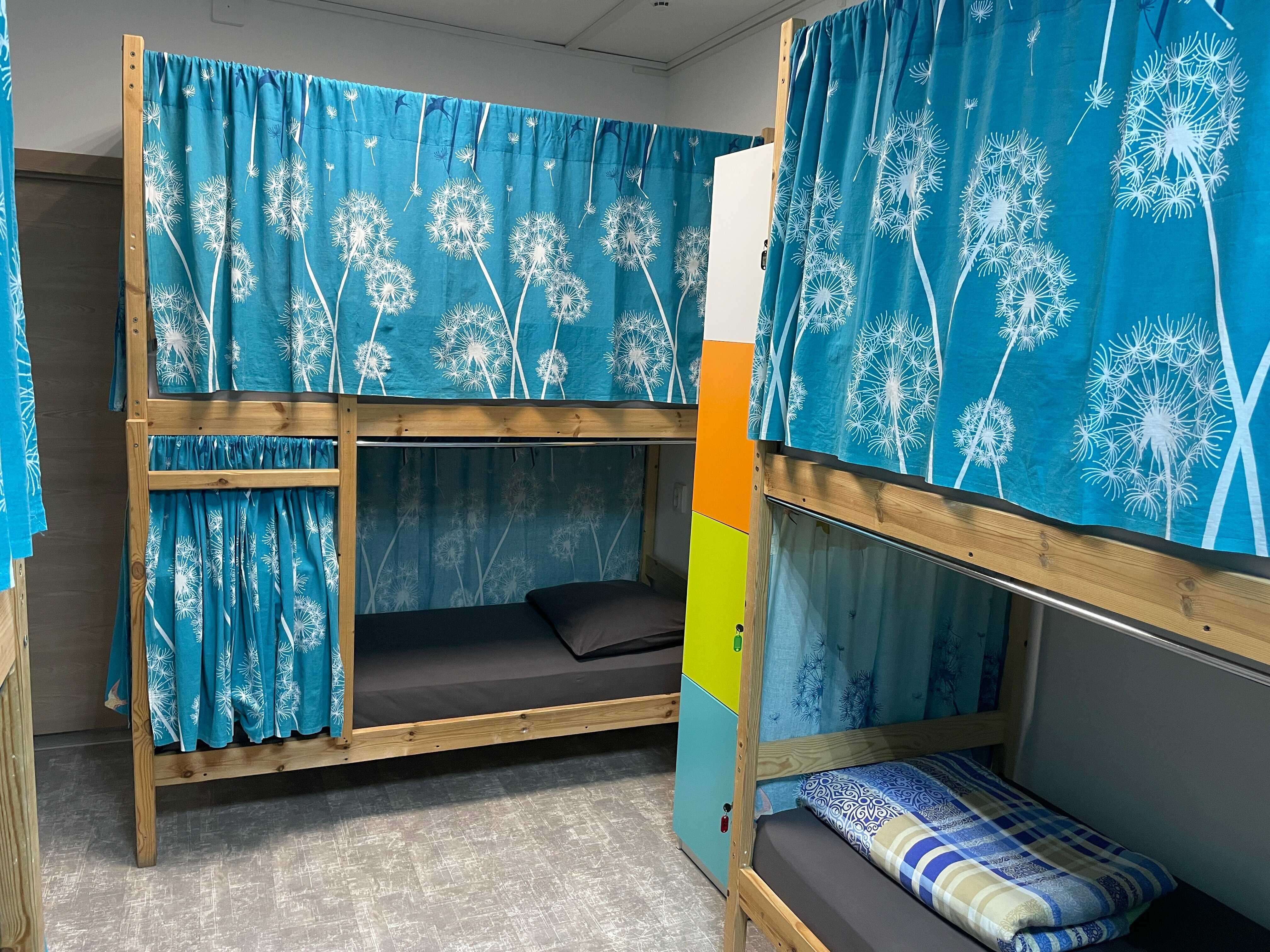 Общий номер для мужчин с 6 кроватями